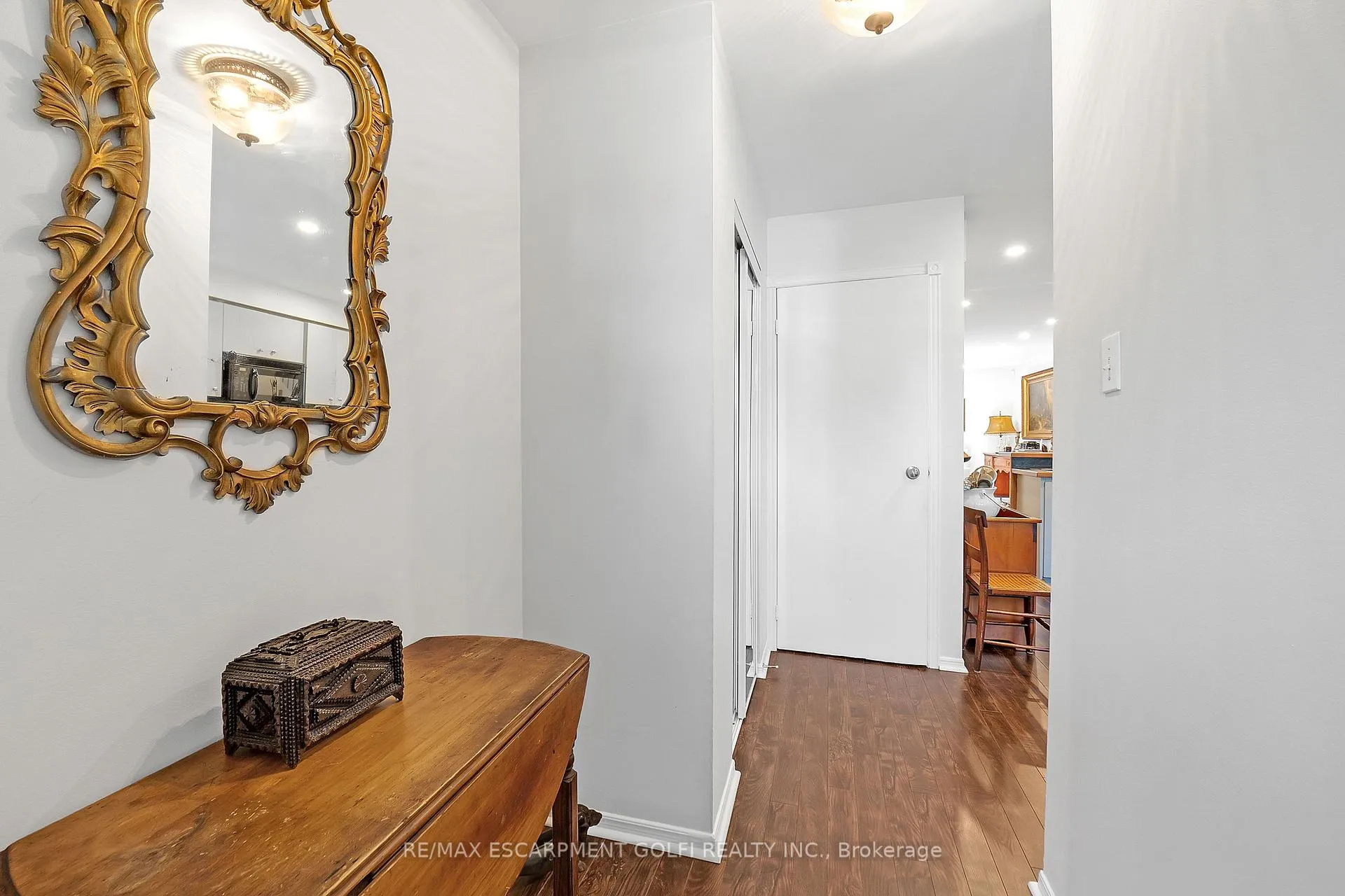 Photo 4 of Unit 3, 23 Macaulay Street W, Hamilton, North End — HOMEH