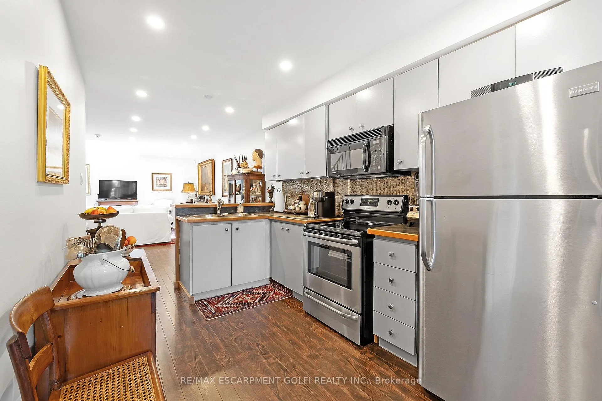 Photo 5 of Unit 3, 23 Macaulay Street W, Hamilton, North End — HOMEH