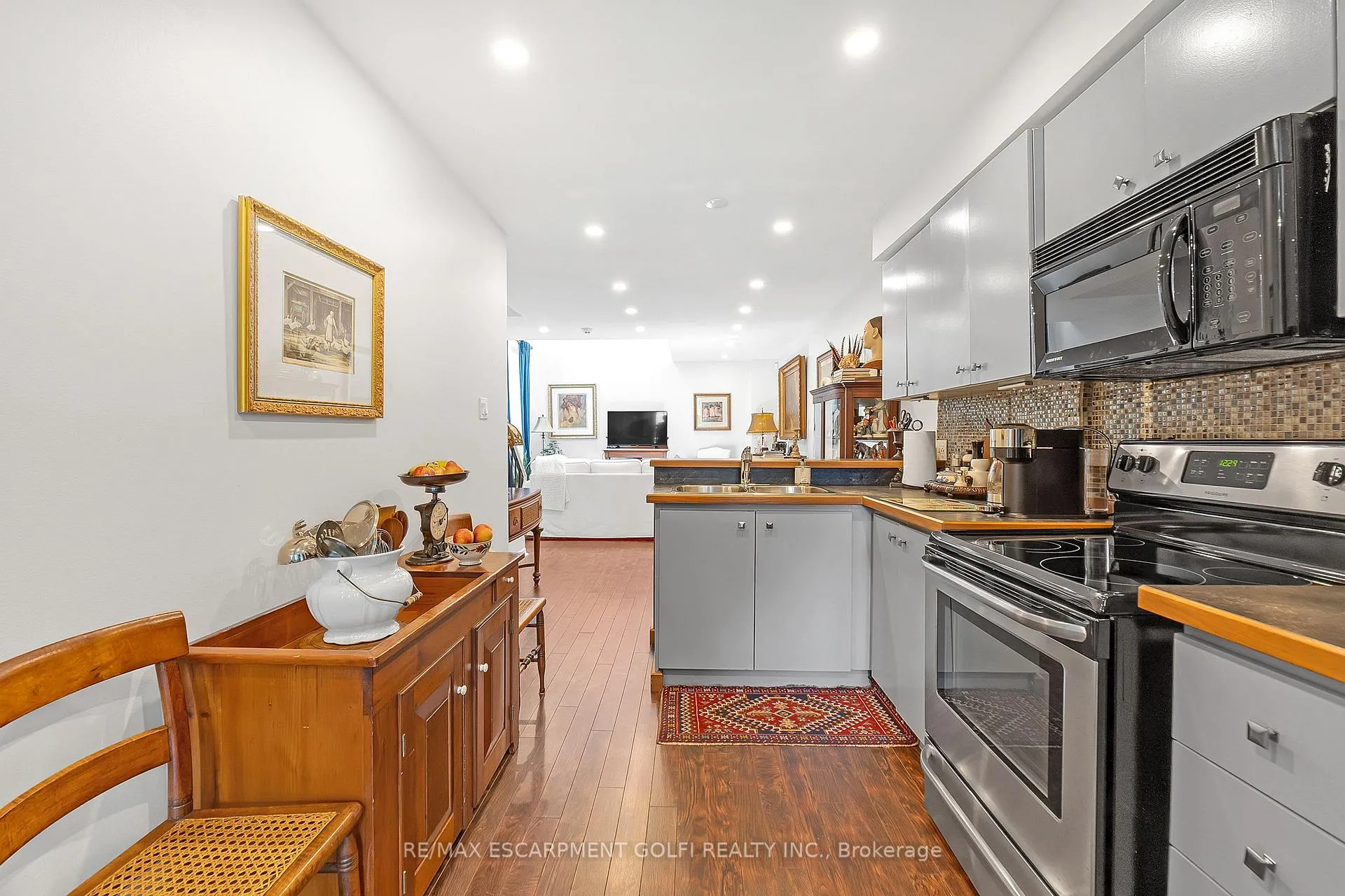 Photo 6 of Unit 3, 23 Macaulay Street W, Hamilton, North End — HOMEH