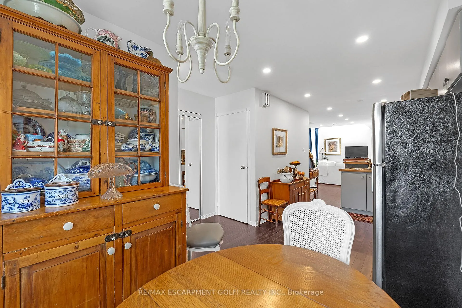 Photo 8 of Unit 3, 23 Macaulay Street W, Hamilton, North End — HOMEH