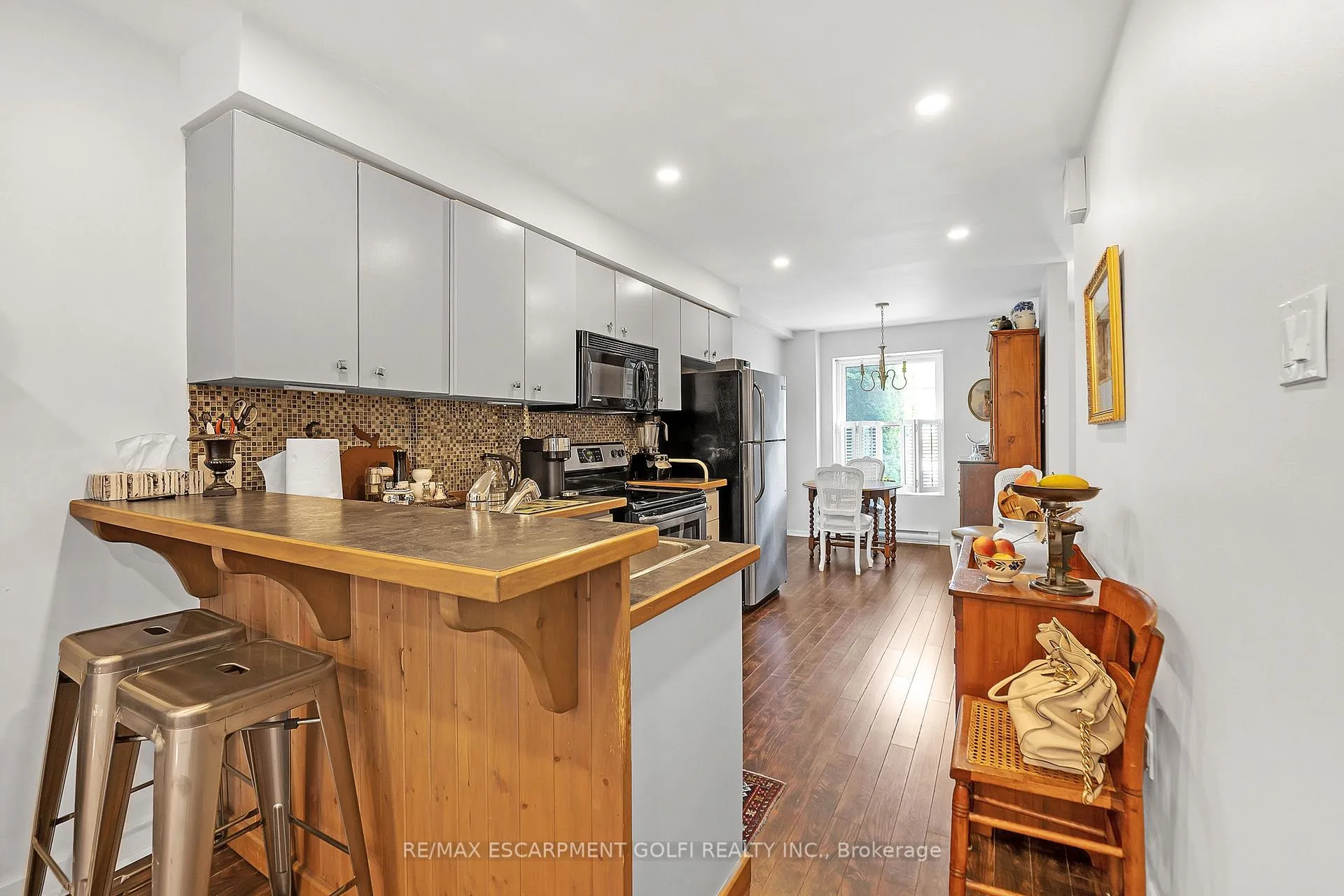 Photo 9 of Unit 3, 23 Macaulay Street W, Hamilton, North End — HOMEH