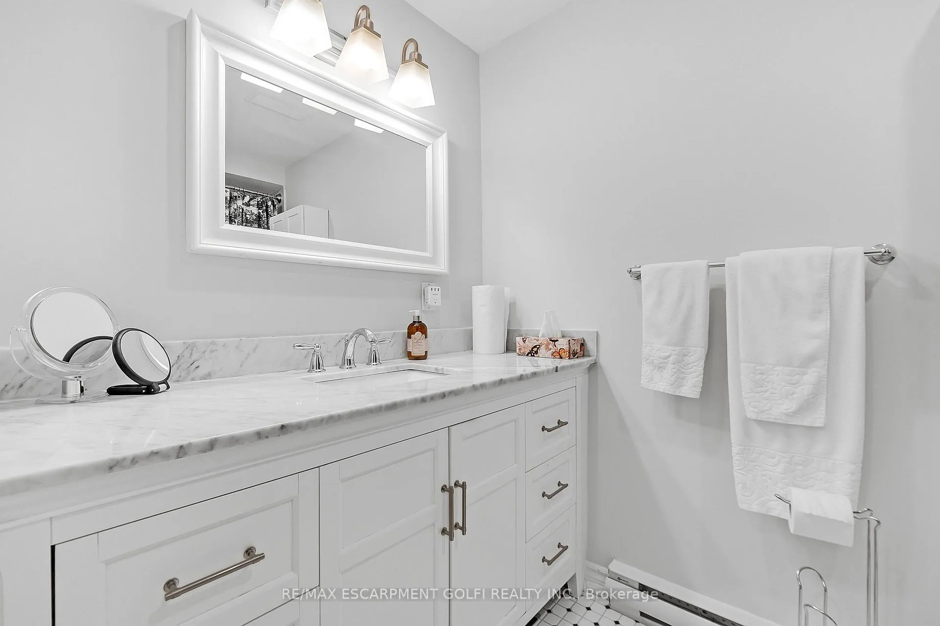 Photo 24 of Unit 3, 23 Macaulay Street W, Hamilton, North End — HOMEH