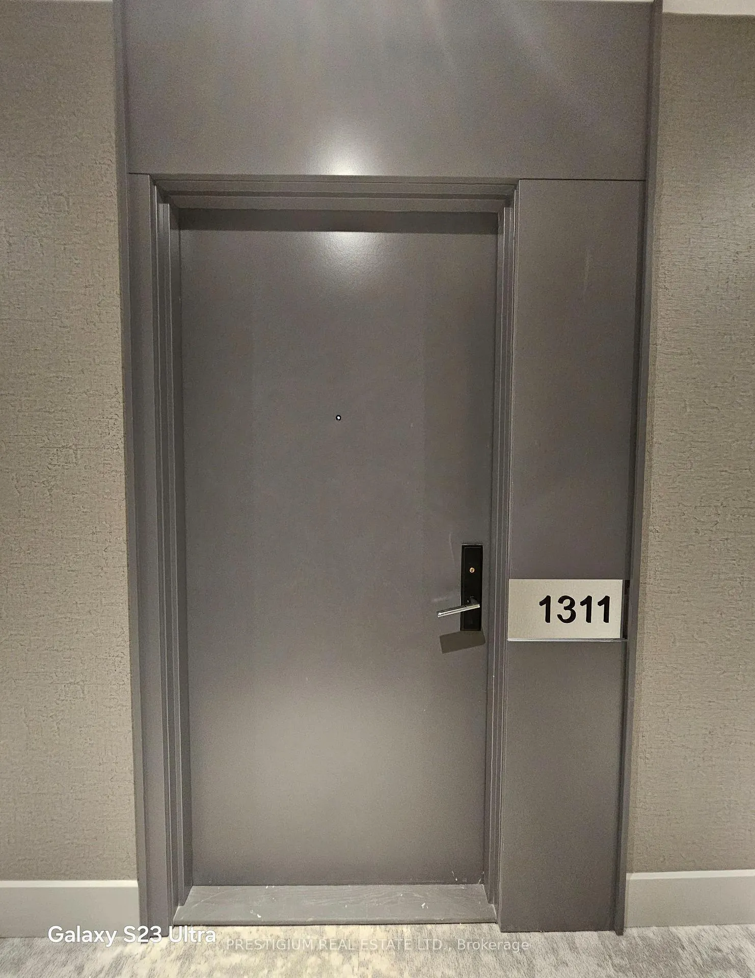 Front of Unit 1311, 285 Dufferin Street