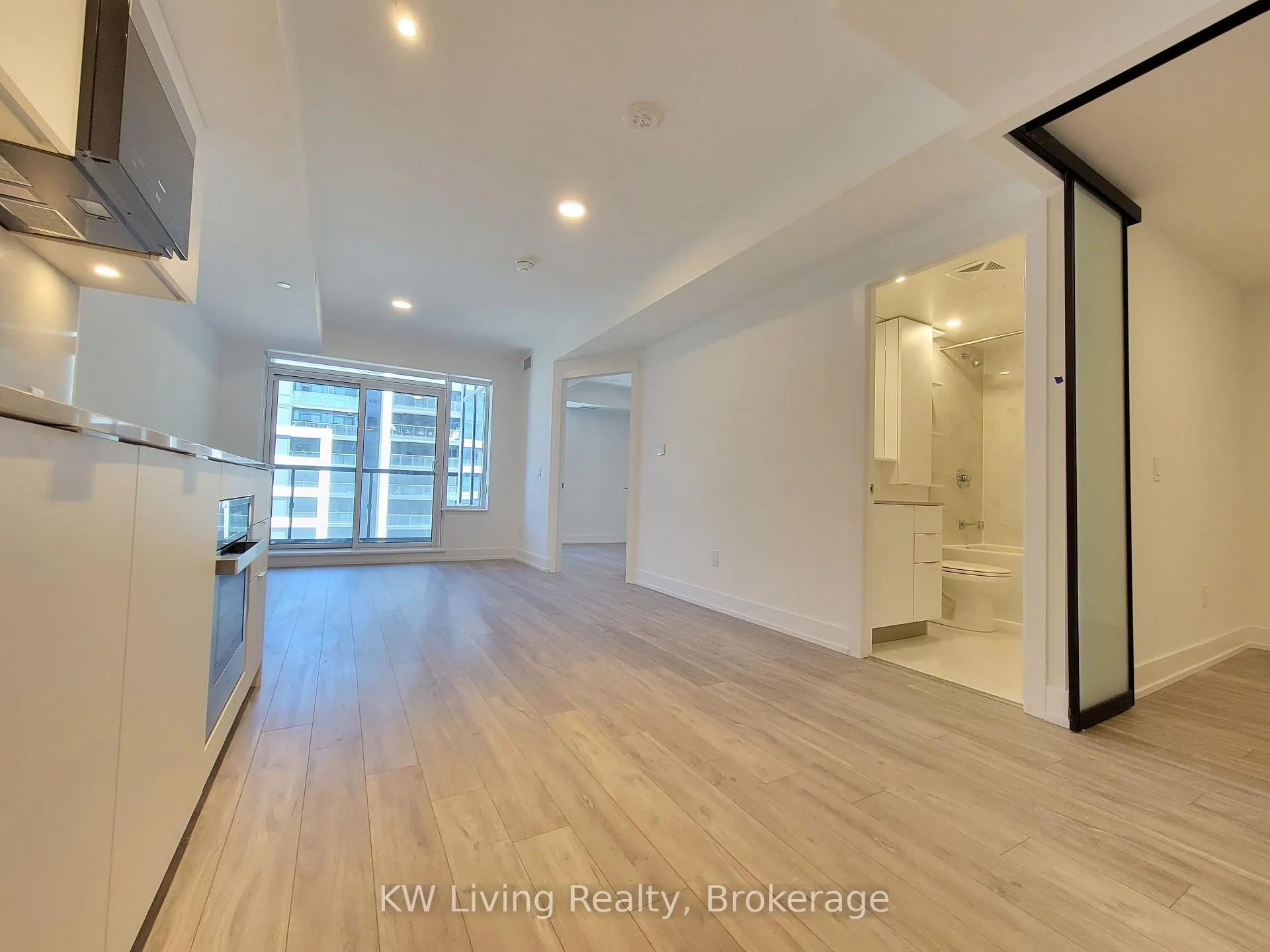 Photo 2 of Unit 803, 8 Cedarland Drive, Markham, Unionville — HOMEH