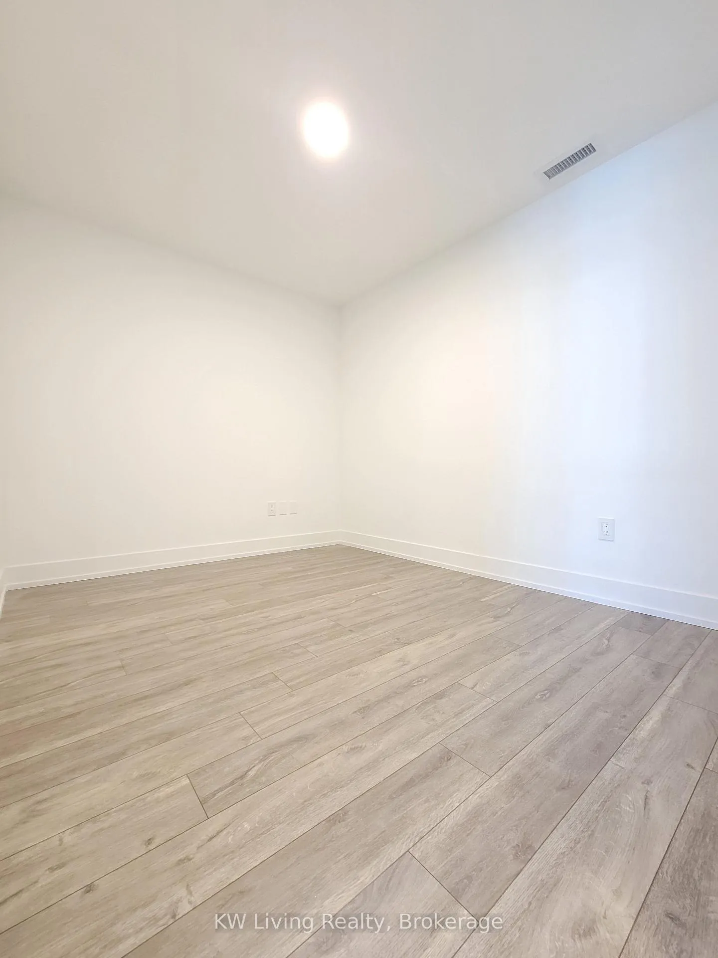 Photo 4 of Unit 803, 8 Cedarland Drive, Markham, Unionville — HOMEH