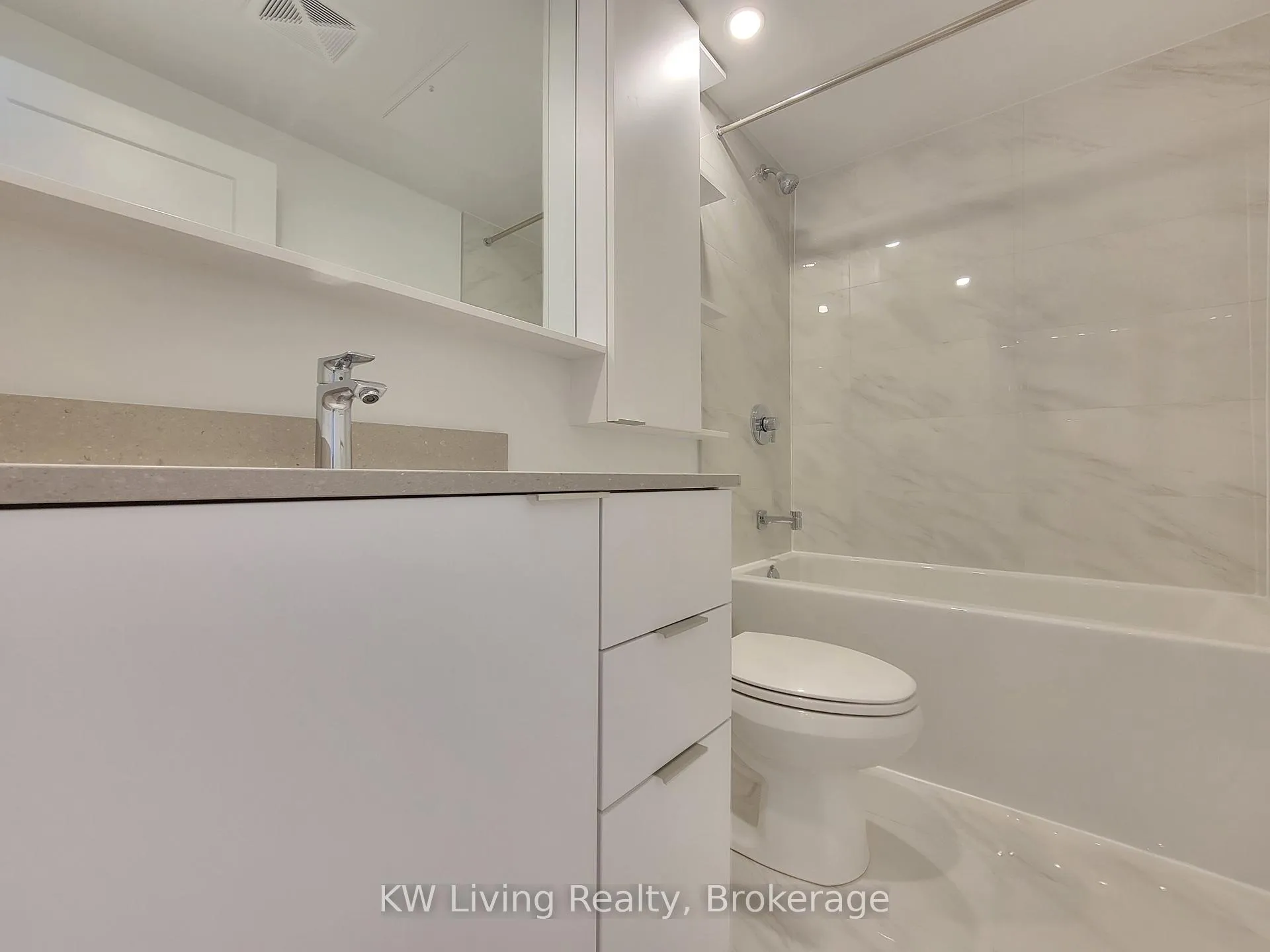 Photo 5 of Unit 803, 8 Cedarland Drive, Markham, Unionville — HOMEH