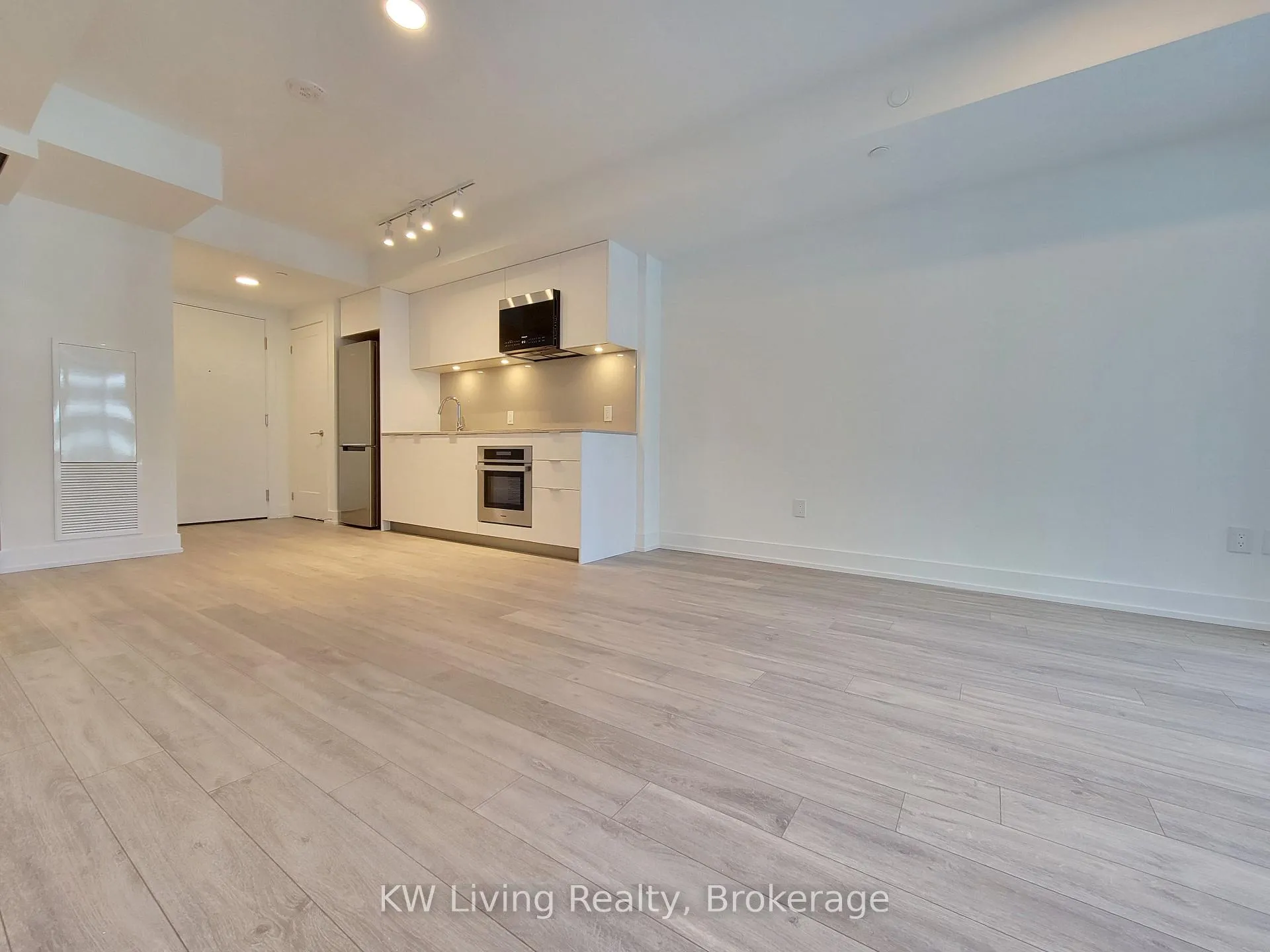 Photo 9 of Unit 803, 8 Cedarland Drive, Markham, Unionville — HOMEH