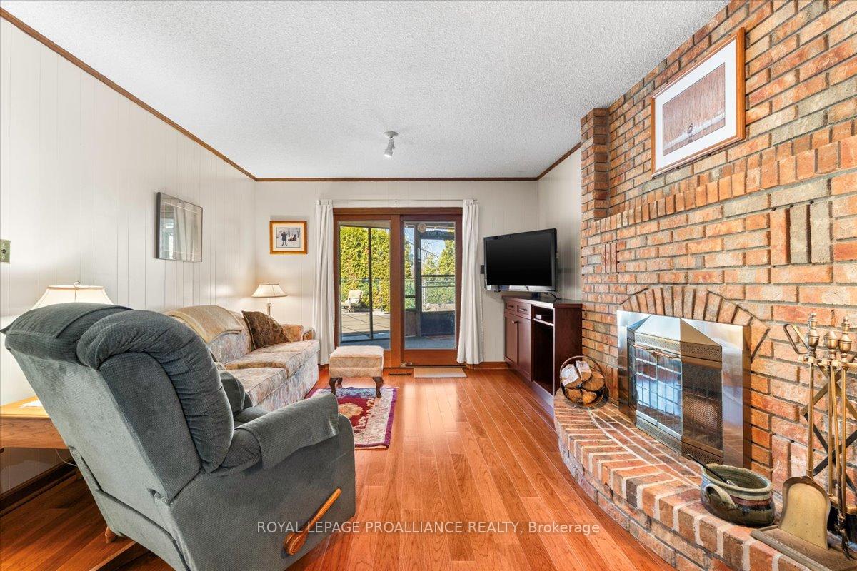 Photo 2 of 14 Briarwood Crescent, Belleville, Belleville Ward — HOMEH