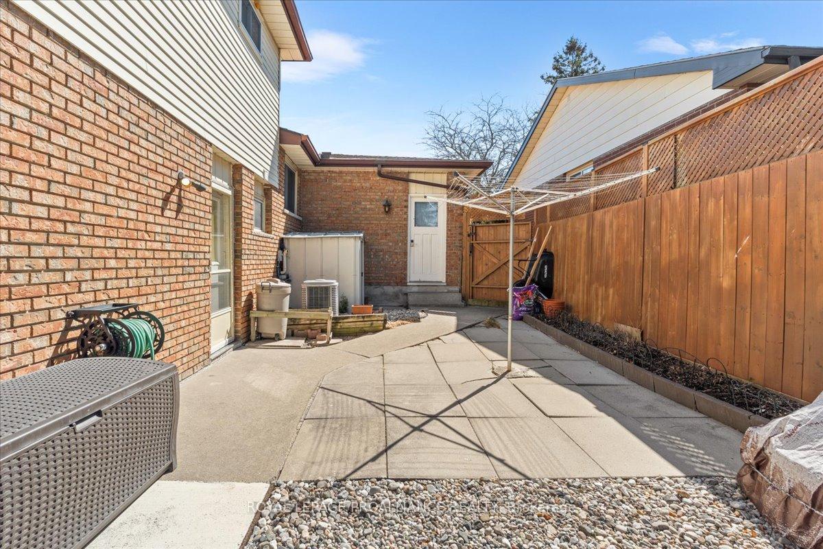 Photo 16 of 14 Briarwood Crescent, Belleville, Belleville Ward — HOMEH