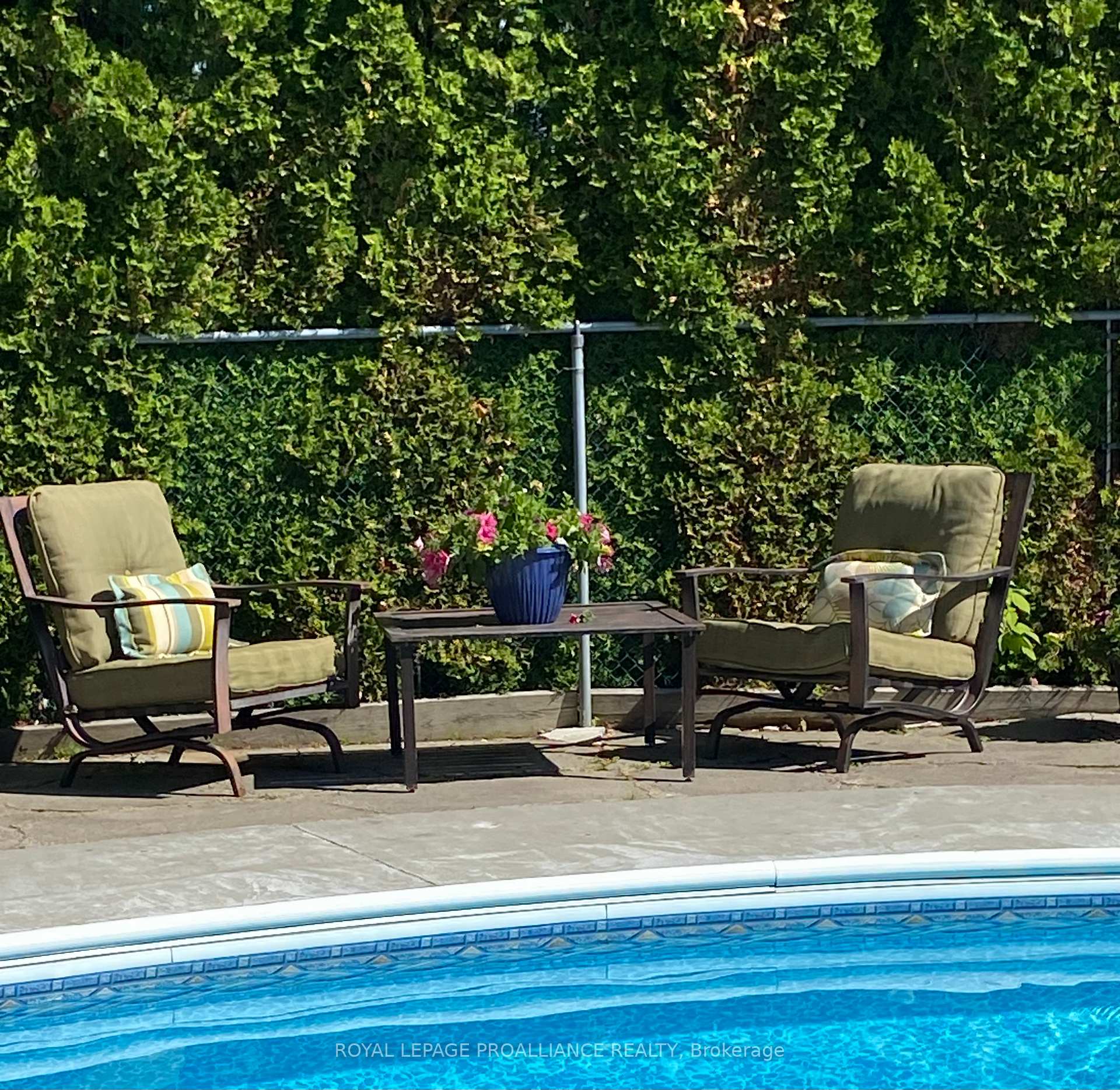 Photo 21 of 14 Briarwood Crescent, Belleville, Belleville Ward — HOMEH