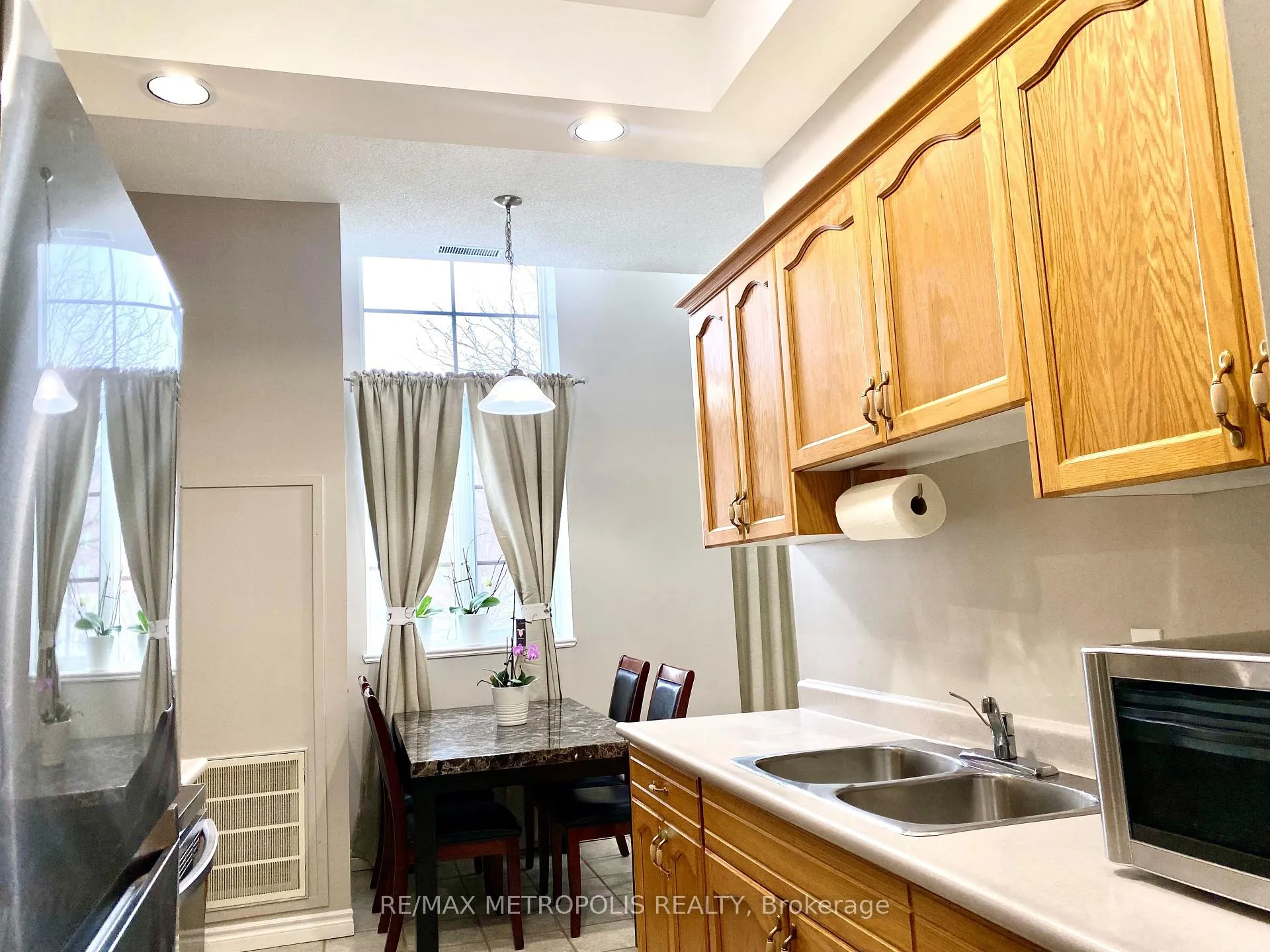 Photo 1 of Unit 210, 262 Dundas Street E, Hamilton, Waterdown — HOMEH