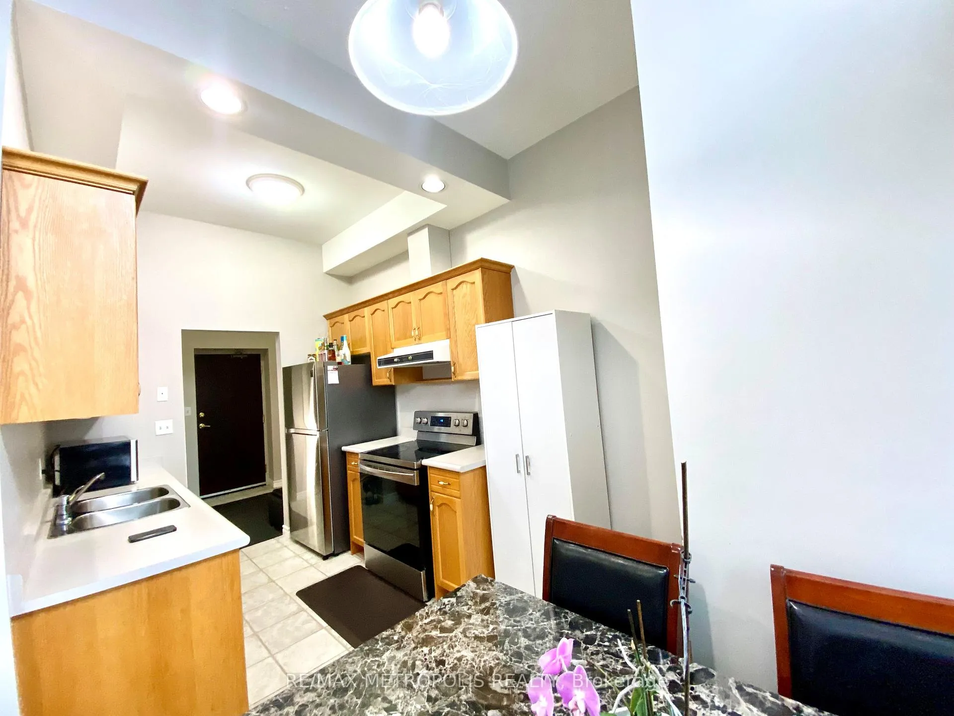 Photo 4 of Unit 210, 262 Dundas Street E, Hamilton, Waterdown — HOMEH
