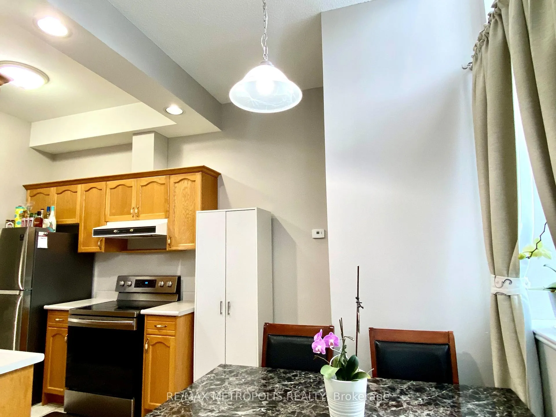Photo 5 of Unit 210, 262 Dundas Street E, Hamilton, Waterdown — HOMEH