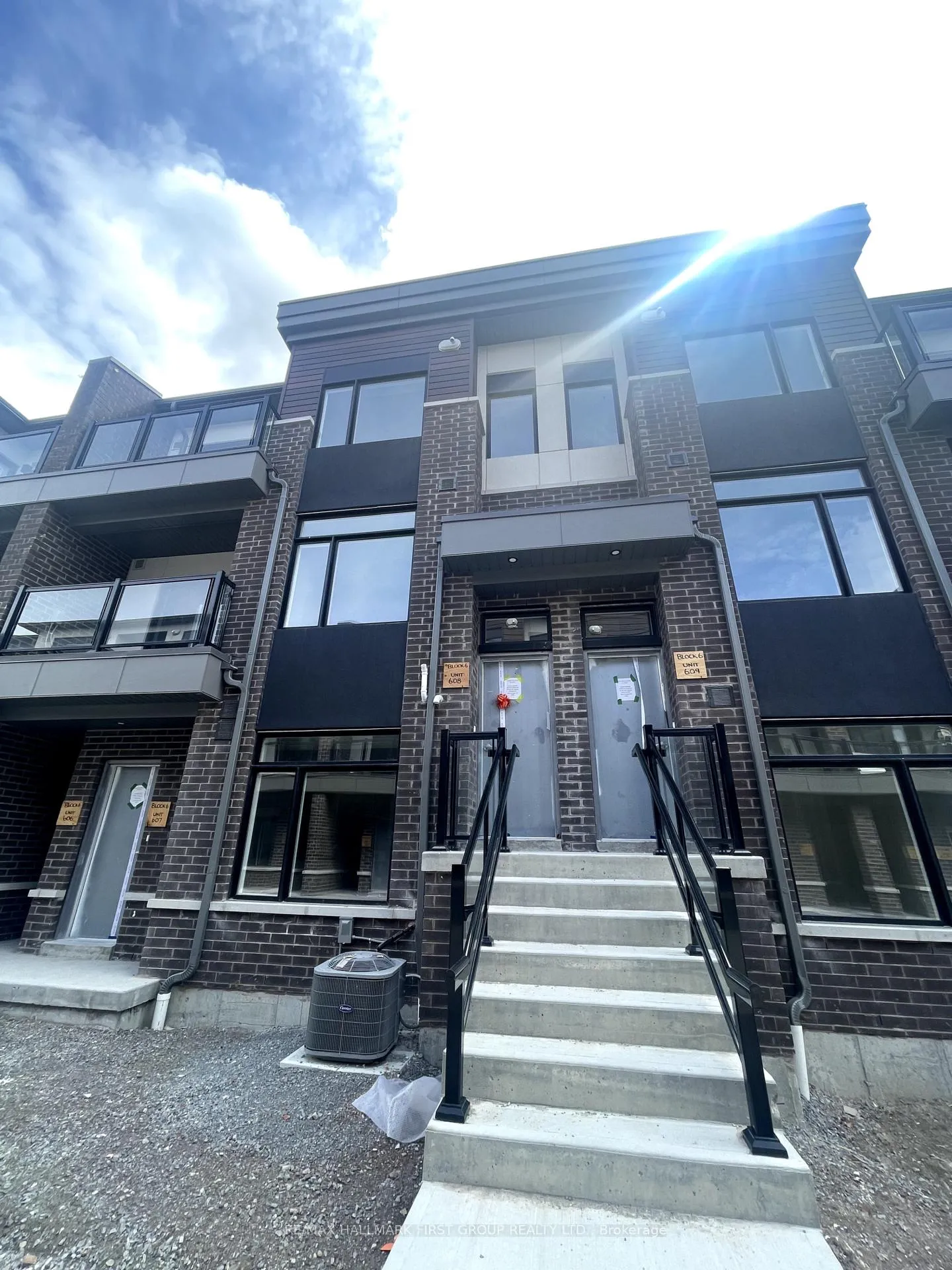 Photo 2 of Unit 1007, 1695 Dersan Street, Pickering, Duffin Heights — HOMEH