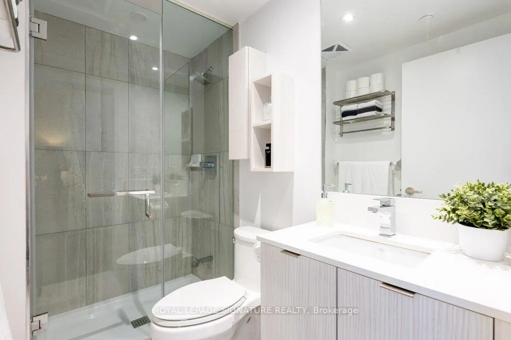 Photo 3 of Unit 3612, 195 Redpath Avenue, Toronto, Mount Pleasant West — HOMEH