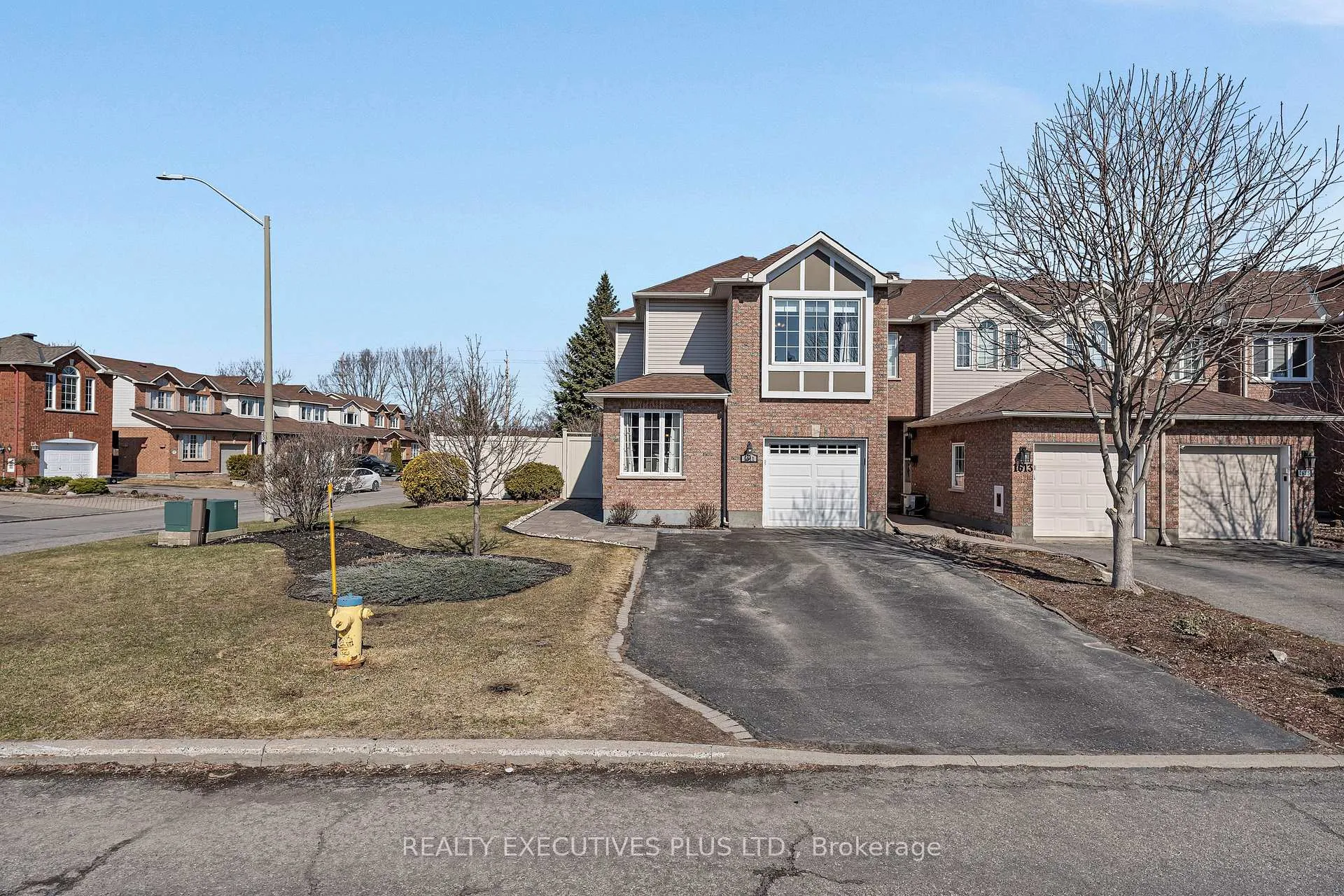 Photo 2 of 1611 Marley Crescent, Ottawa, Carson Grove — HOMEH