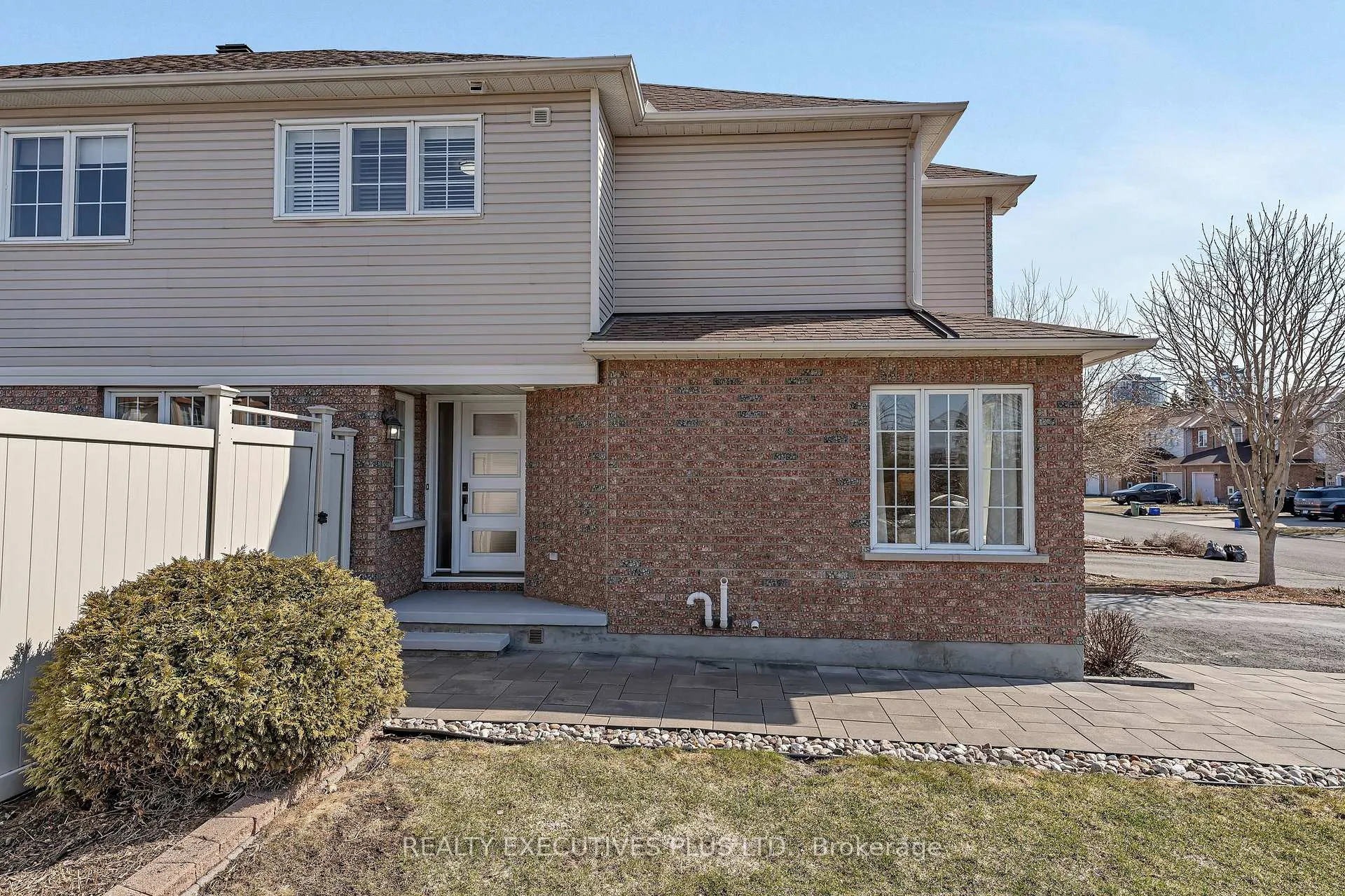 Photo 3 of 1611 Marley Crescent, Ottawa, Carson Grove — HOMEH