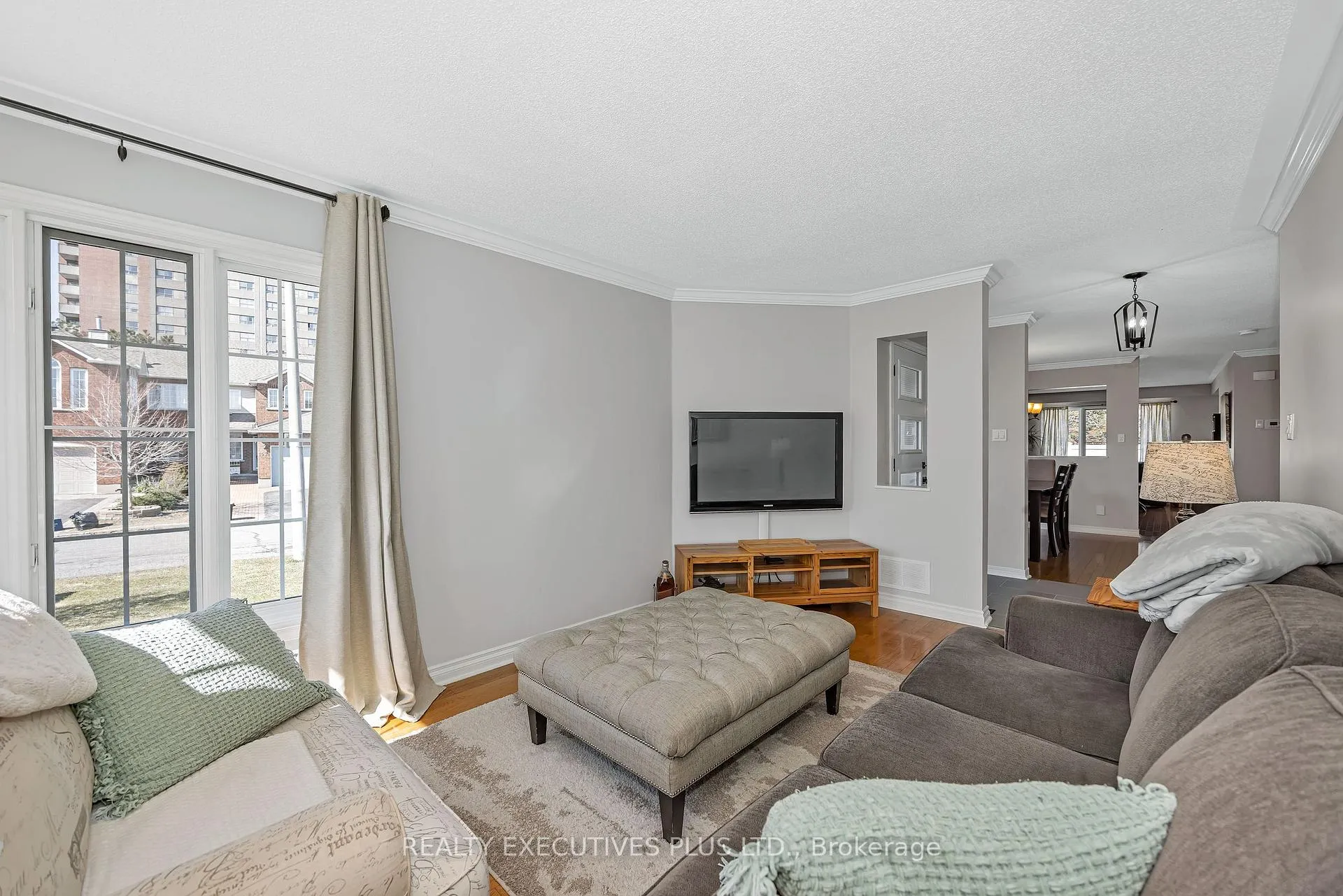 Photo 7 of 1611 Marley Crescent, Ottawa, Carson Grove — HOMEH