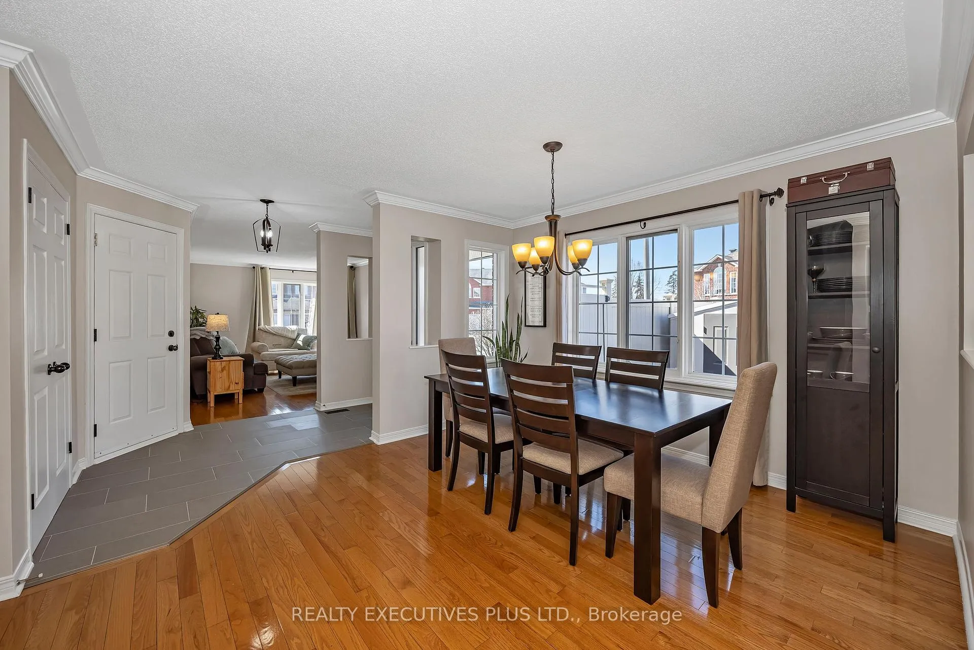 Photo 9 of 1611 Marley Crescent, Ottawa, Carson Grove — HOMEH