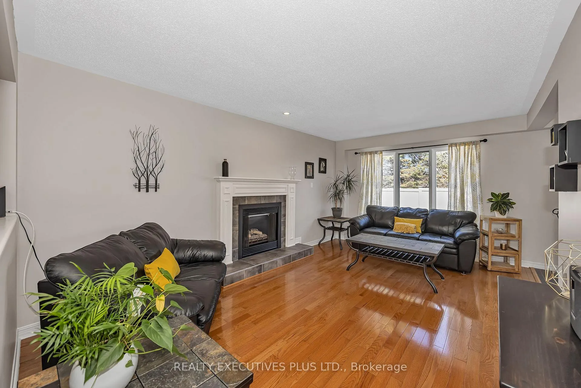 Photo 10 of 1611 Marley Crescent, Ottawa, Carson Grove — HOMEH