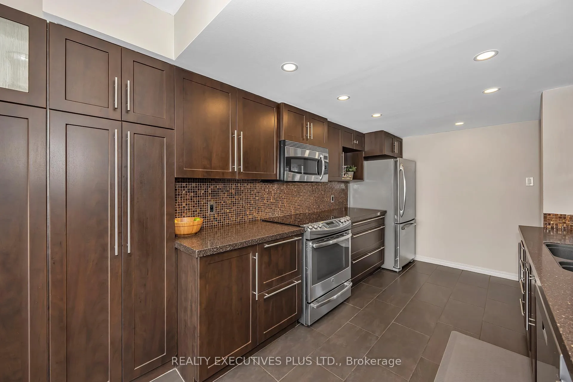 Photo 14 of 1611 Marley Crescent, Ottawa, Carson Grove — HOMEH