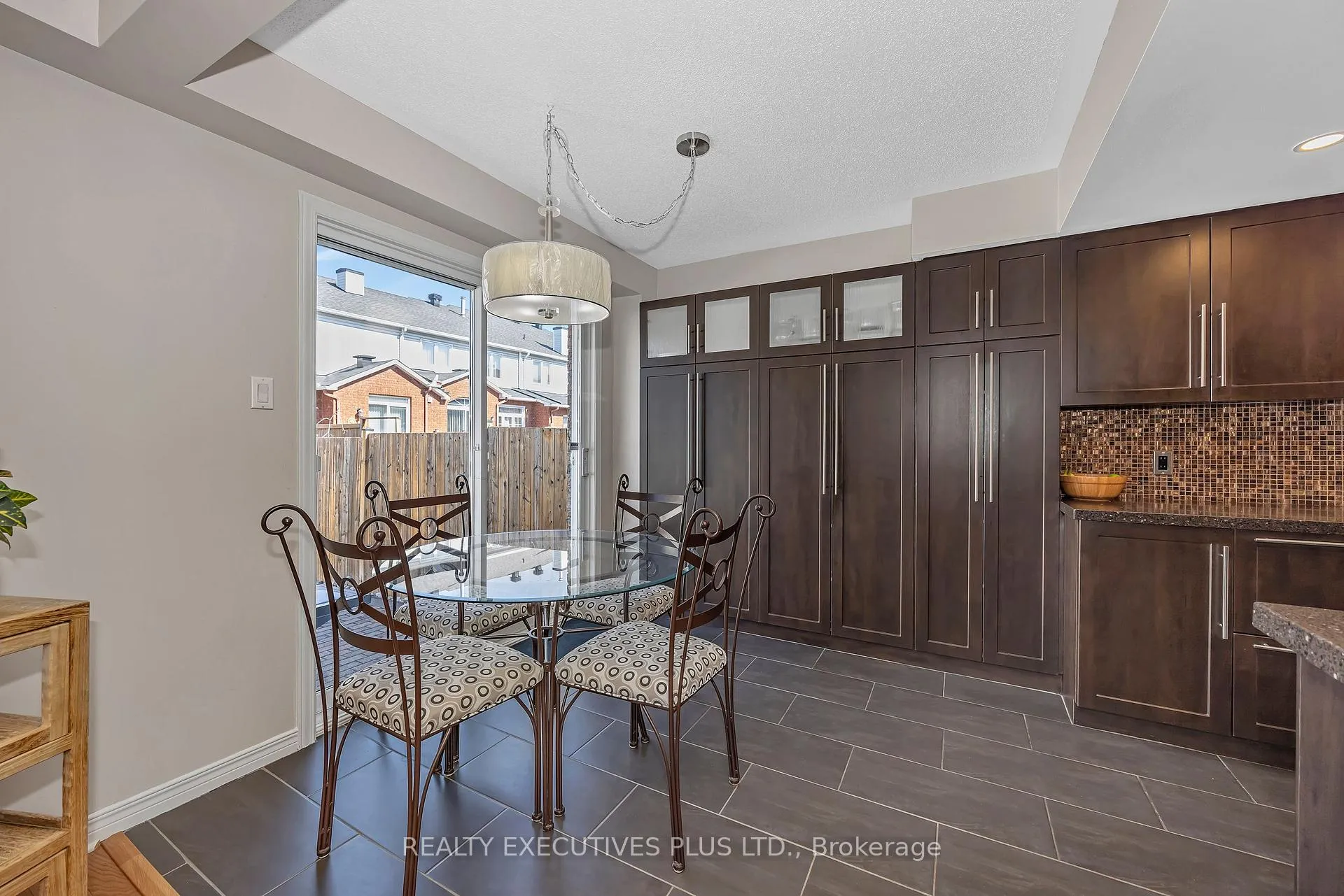Photo 15 of 1611 Marley Crescent, Ottawa, Carson Grove — HOMEH