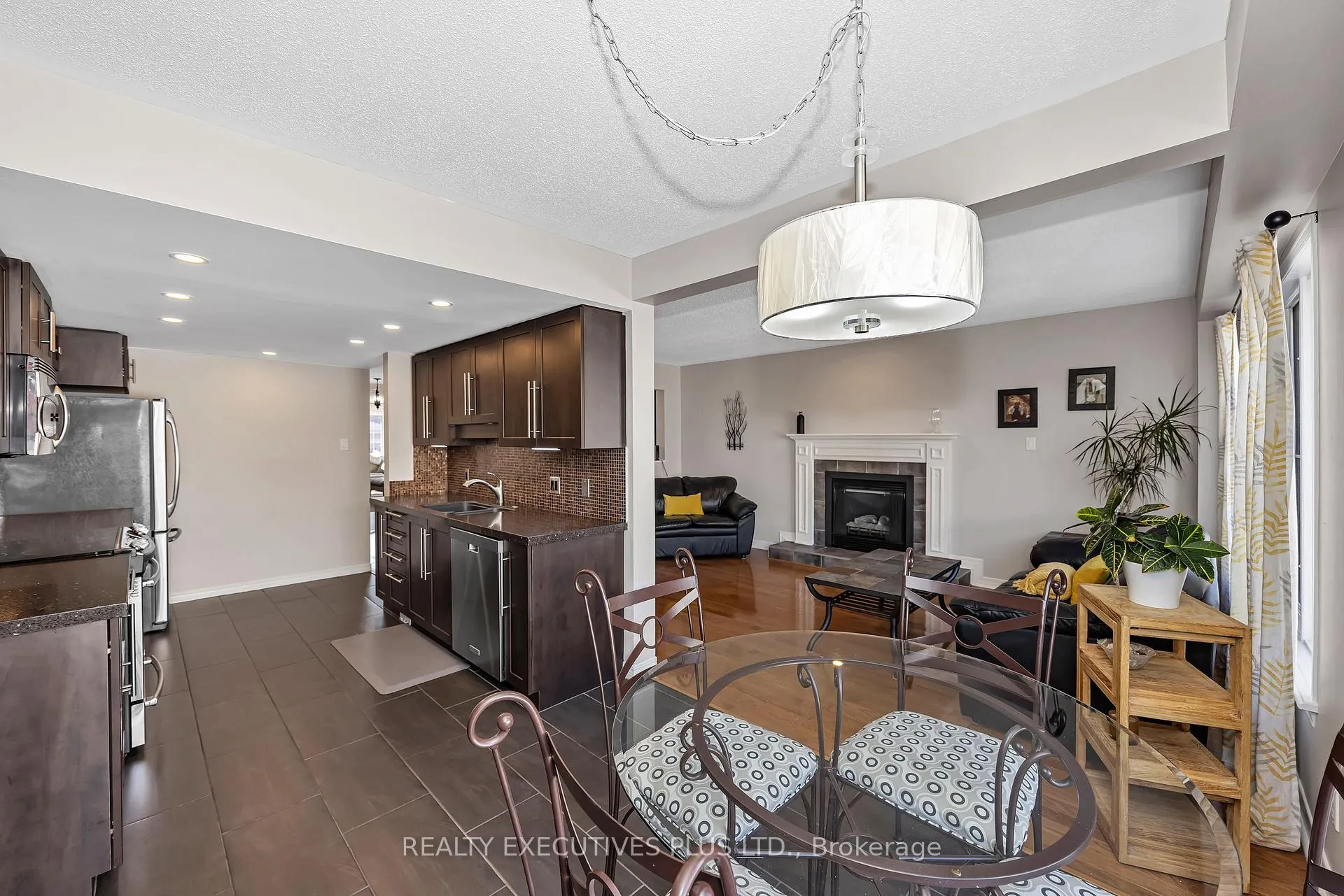 Photo 16 of 1611 Marley Crescent, Ottawa, Carson Grove — HOMEH