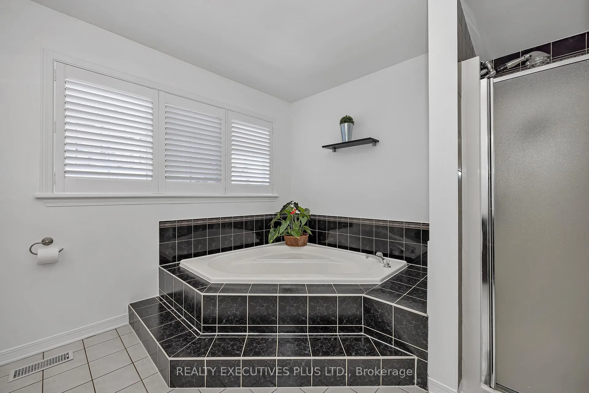 Photo 23 of 1611 Marley Crescent, Ottawa, Carson Grove — HOMEH