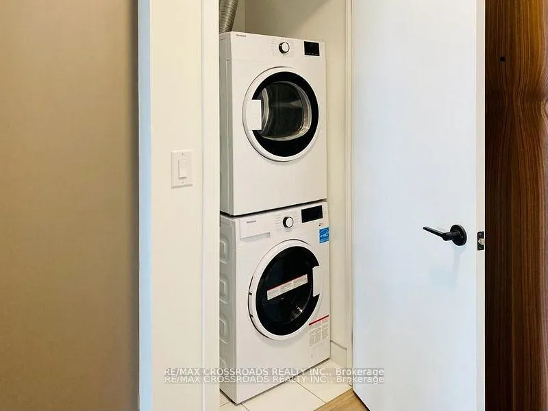Photo 4 of Unit 210, 10 Lagerfeld Drive, Brampton, Credit Valley — HOMEH