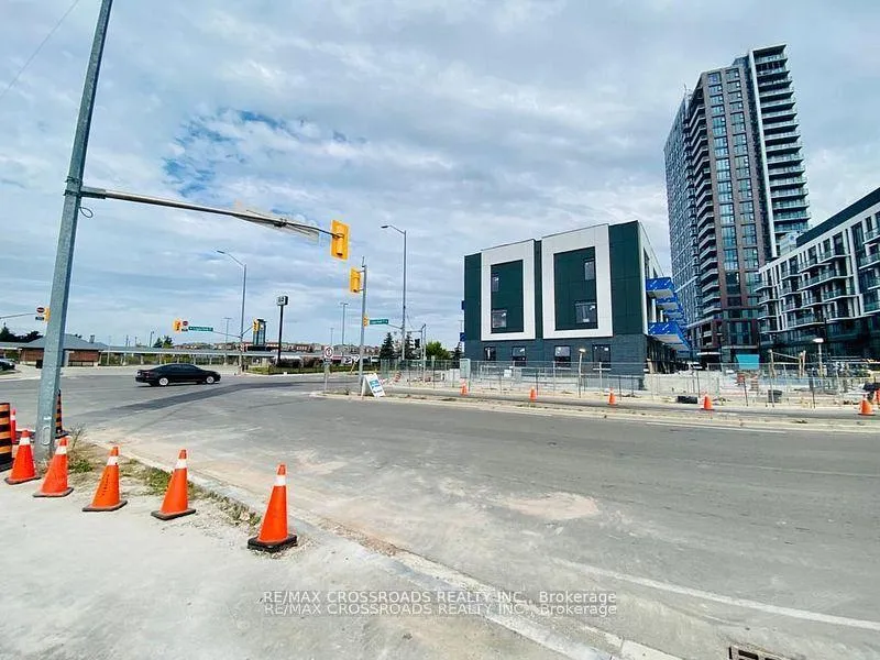 Photo 17 of Unit 210, 10 Lagerfeld Drive, Brampton, Credit Valley — HOMEH