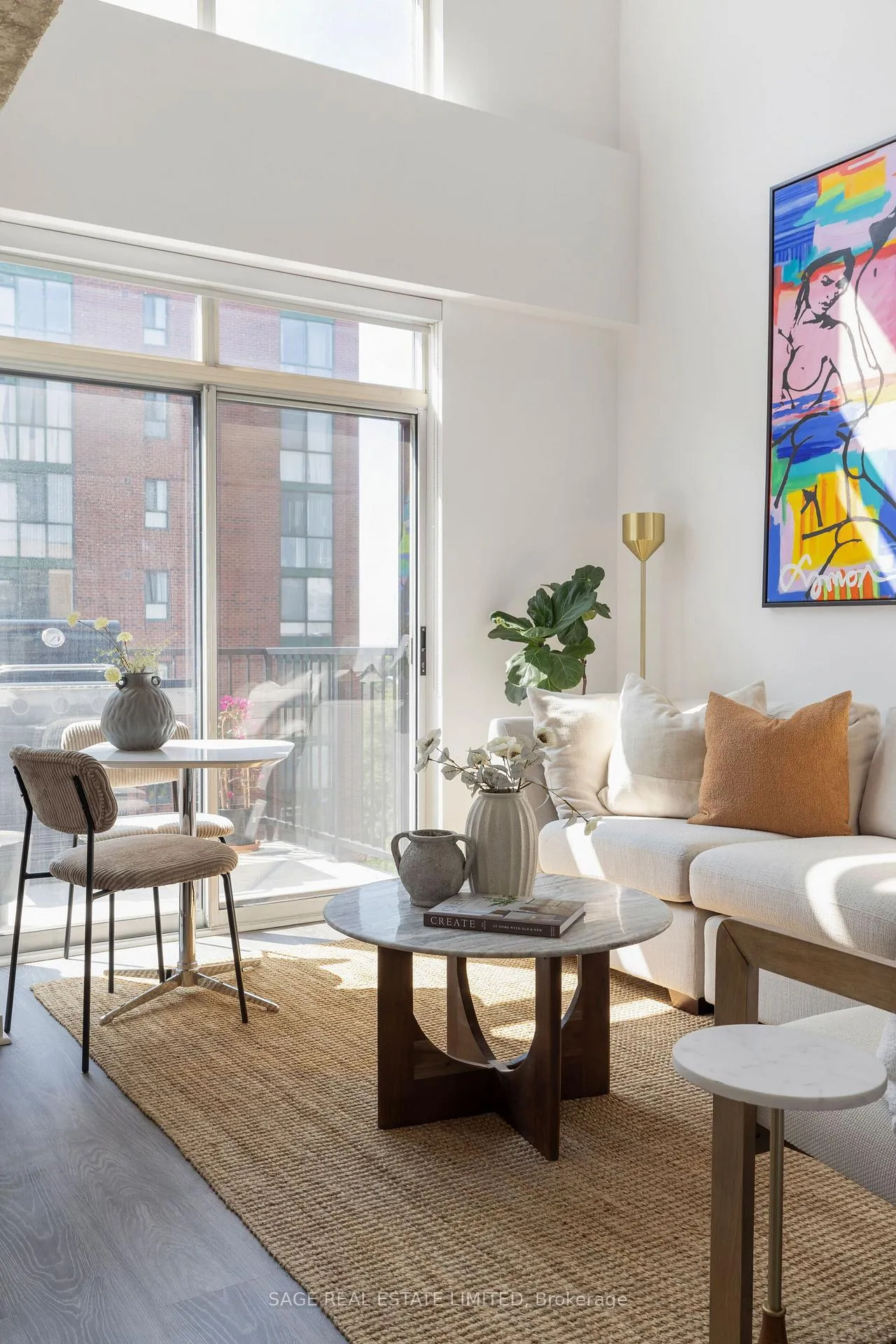 Front of Unit 811, 800 King Street W