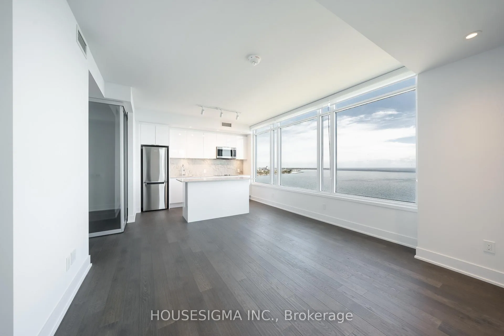 Front of Unit 3309, 1926 Lake Shore Boulevard W
