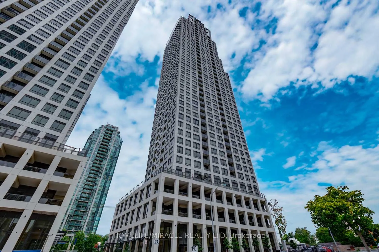 Front of Unit 707, 36 Elm Drive W