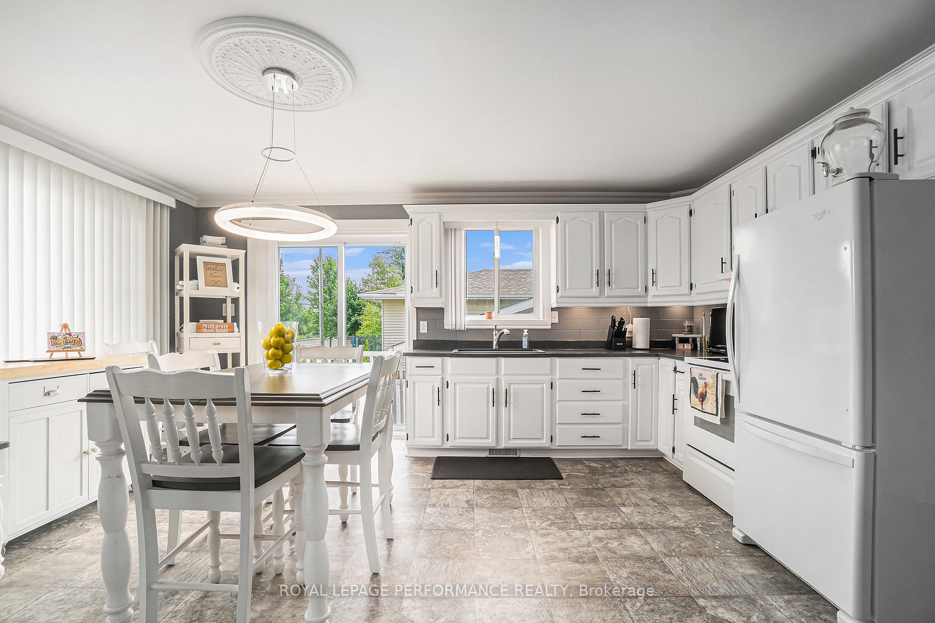 Photo 10 of 1812 Brookdale Avenue, Cornwall — HOMEH
