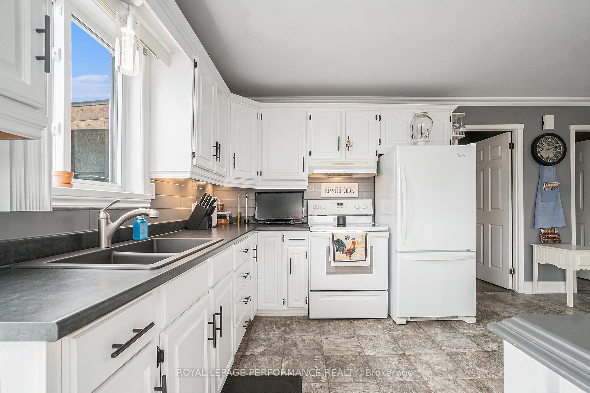 Photo 12 of 1812 Brookdale Avenue, Cornwall — HOMEH