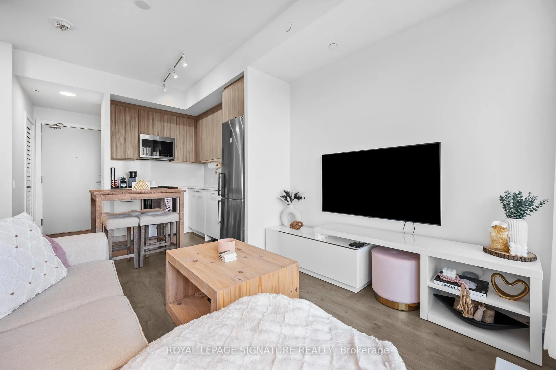 Photo 2 of Unit 405, 215 Veterans Drive, Brampton, Northwest Brampton — HOMEH