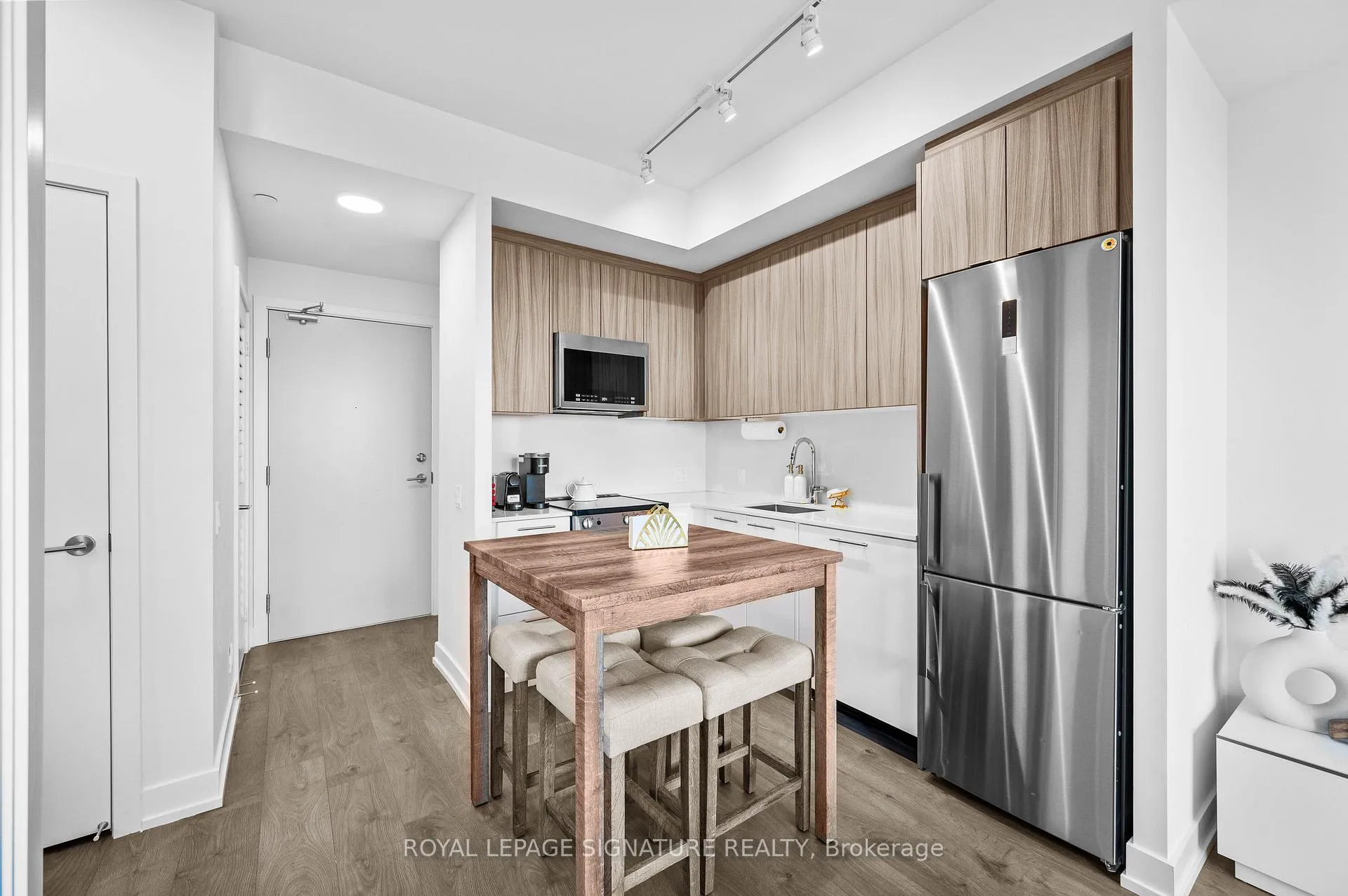 Photo 7 of Unit 405, 215 Veterans Drive, Brampton, Northwest Brampton — HOMEH