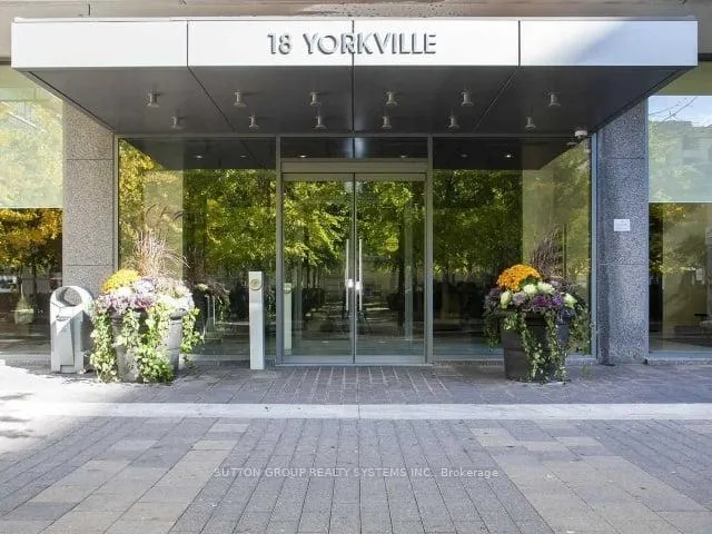 Front of Unit 1403, 18 Yorkville Avenue