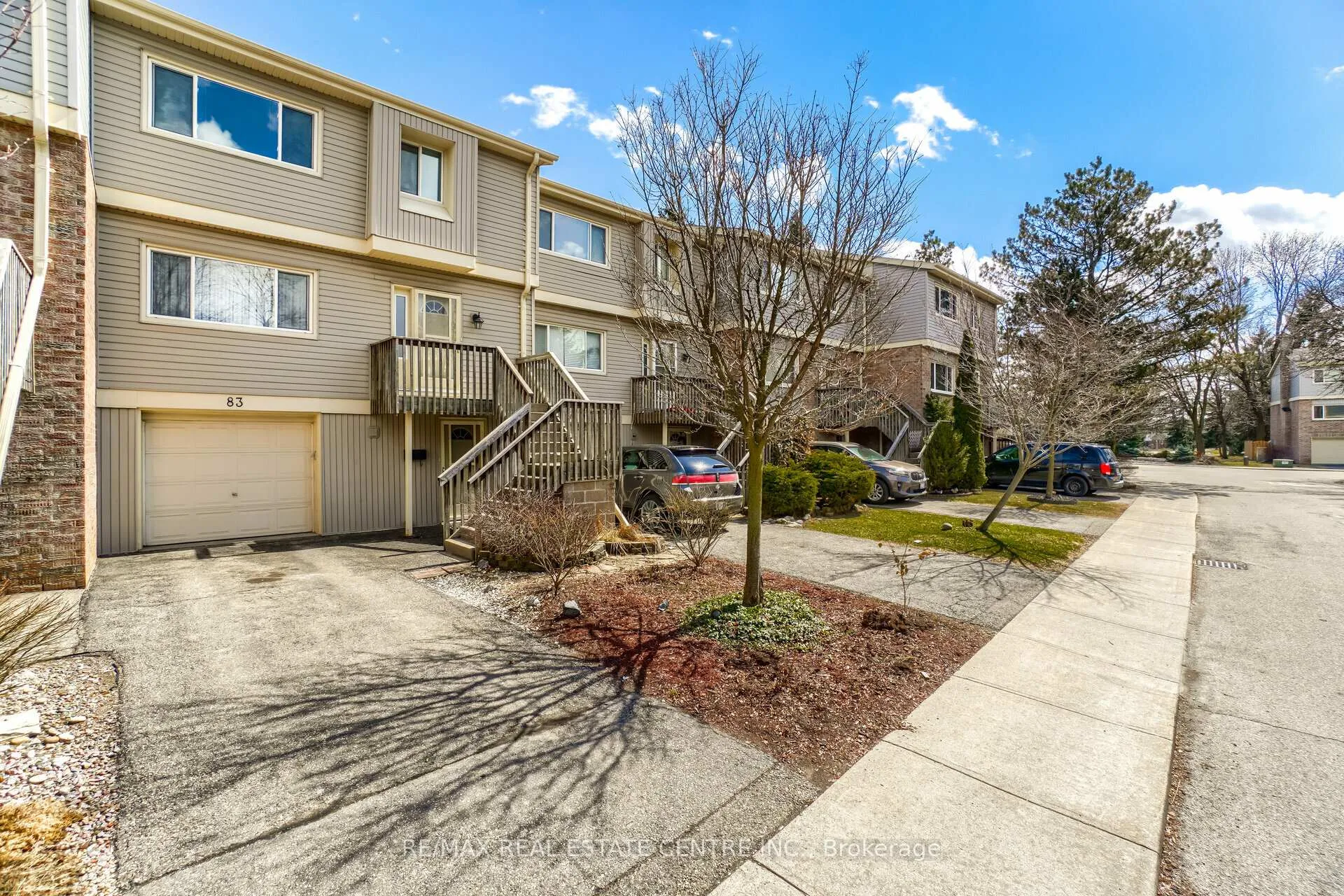 Photo 3 of 30 Green Valley Drive, Kitchener, Pioneer Park — HOMEH