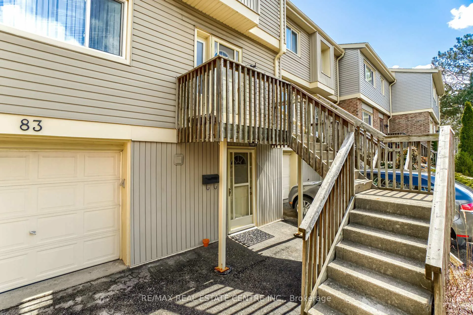 Photo 4 of 30 Green Valley Drive, Kitchener, Pioneer Park — HOMEH