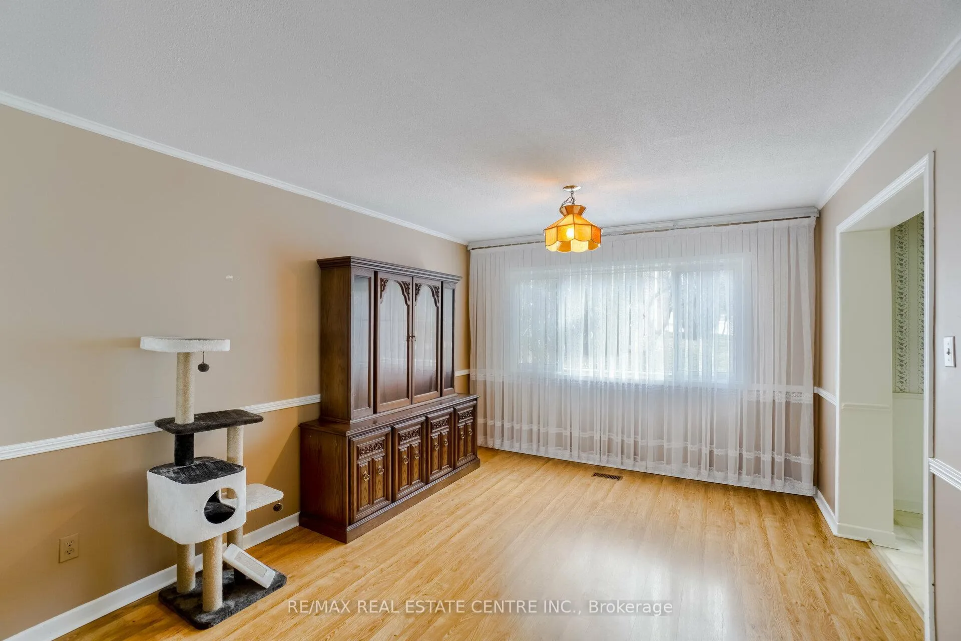 Photo 12 of 30 Green Valley Drive, Kitchener, Pioneer Park — HOMEH