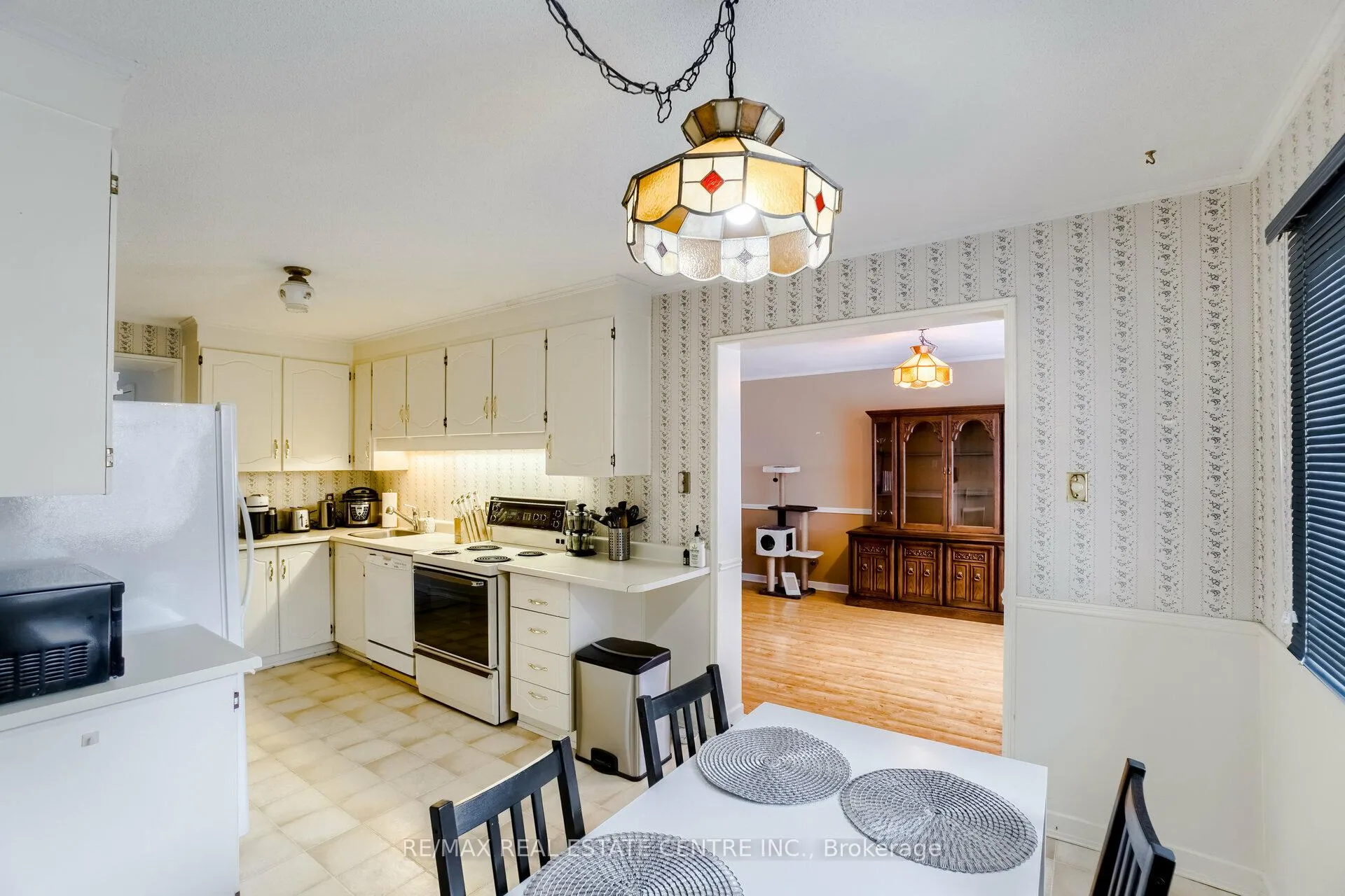 Photo 16 of 30 Green Valley Drive, Kitchener, Pioneer Park — HOMEH