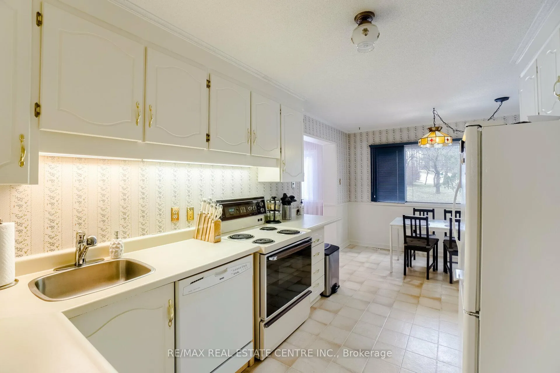 Photo 17 of 30 Green Valley Drive, Kitchener, Pioneer Park — HOMEH