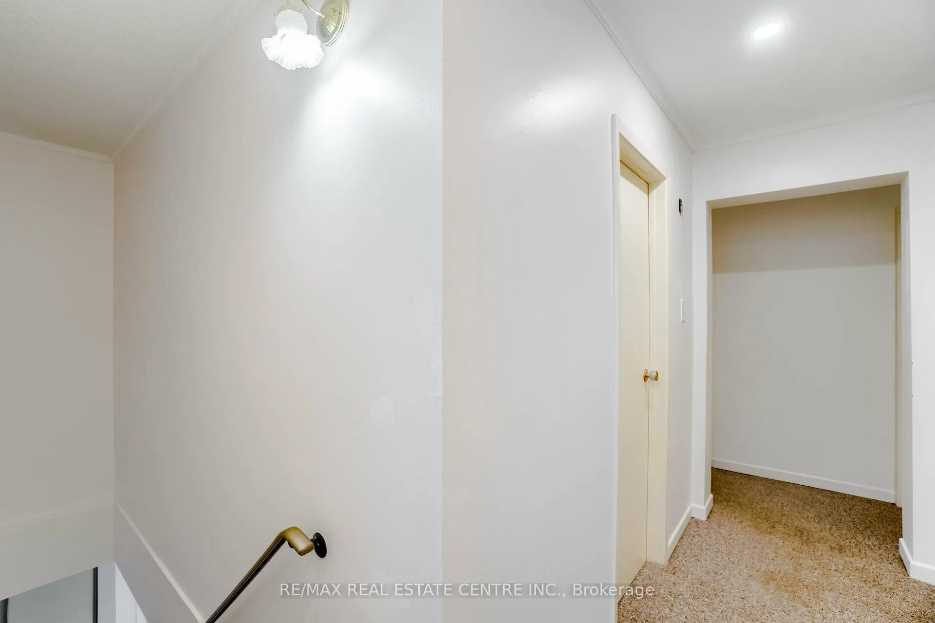 Photo 23 of 30 Green Valley Drive, Kitchener, Pioneer Park — HOMEH