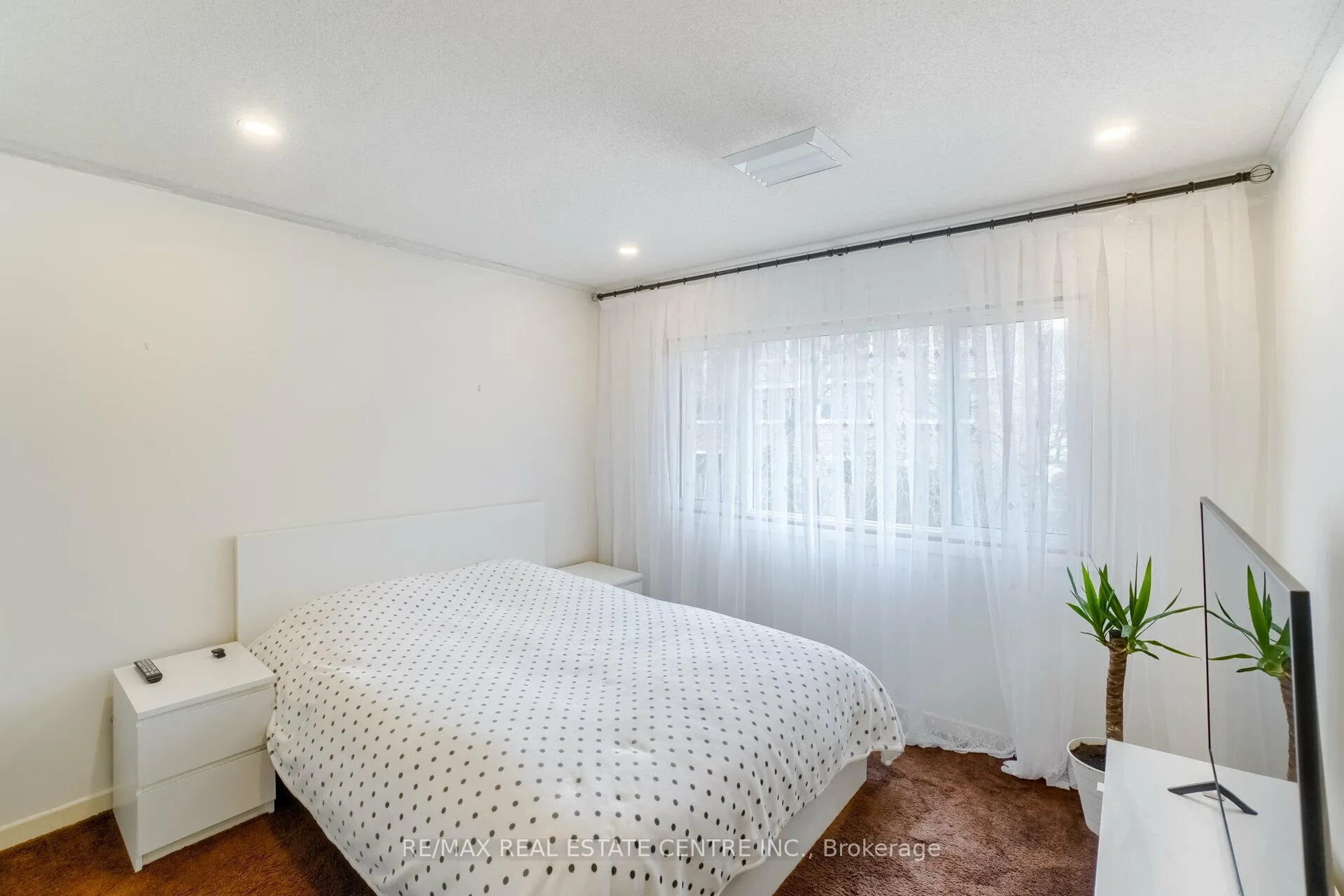 Photo 27 of 30 Green Valley Drive, Kitchener, Pioneer Park — HOMEH