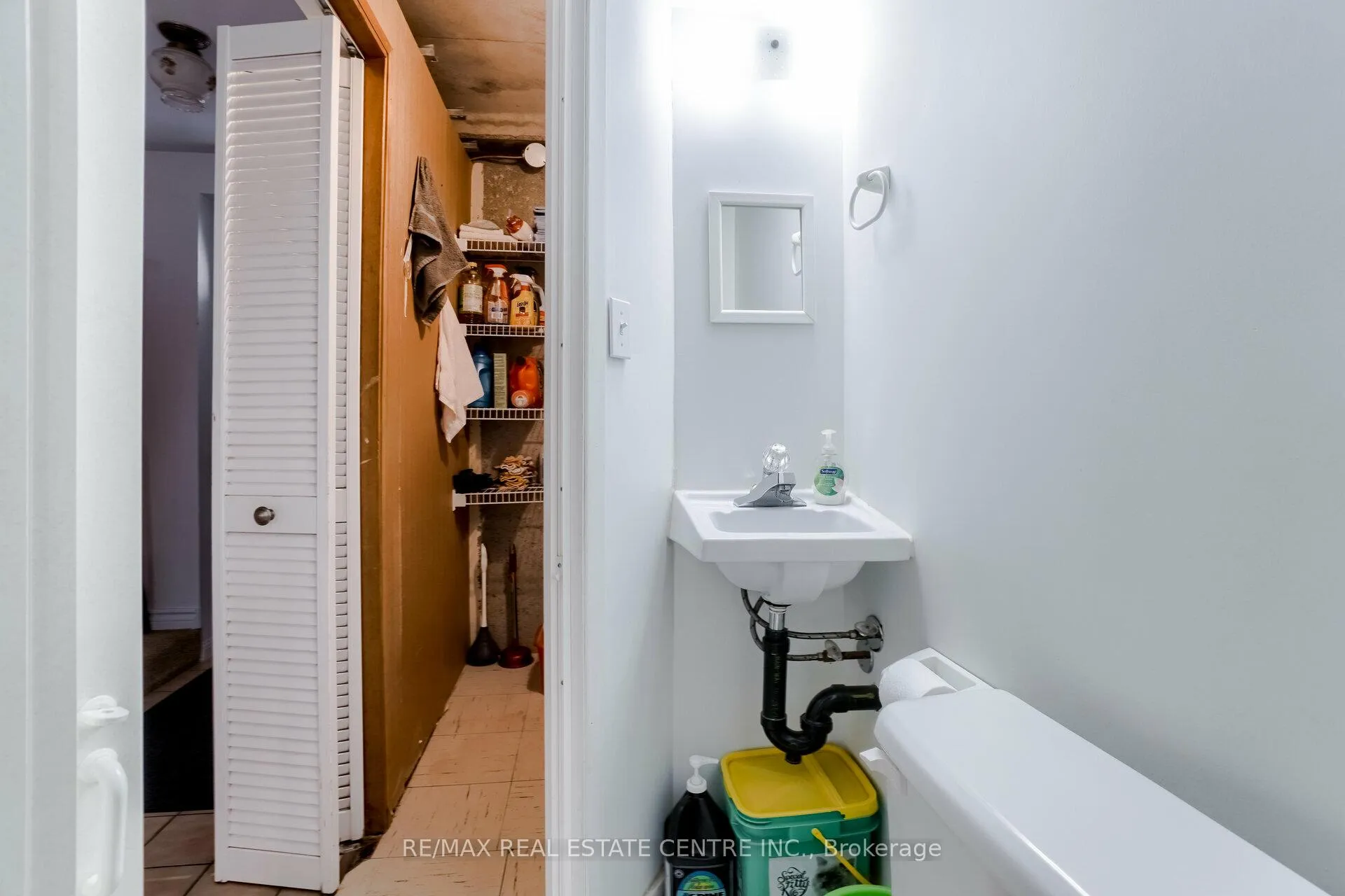Photo 38 of 30 Green Valley Drive, Kitchener, Pioneer Park — HOMEH