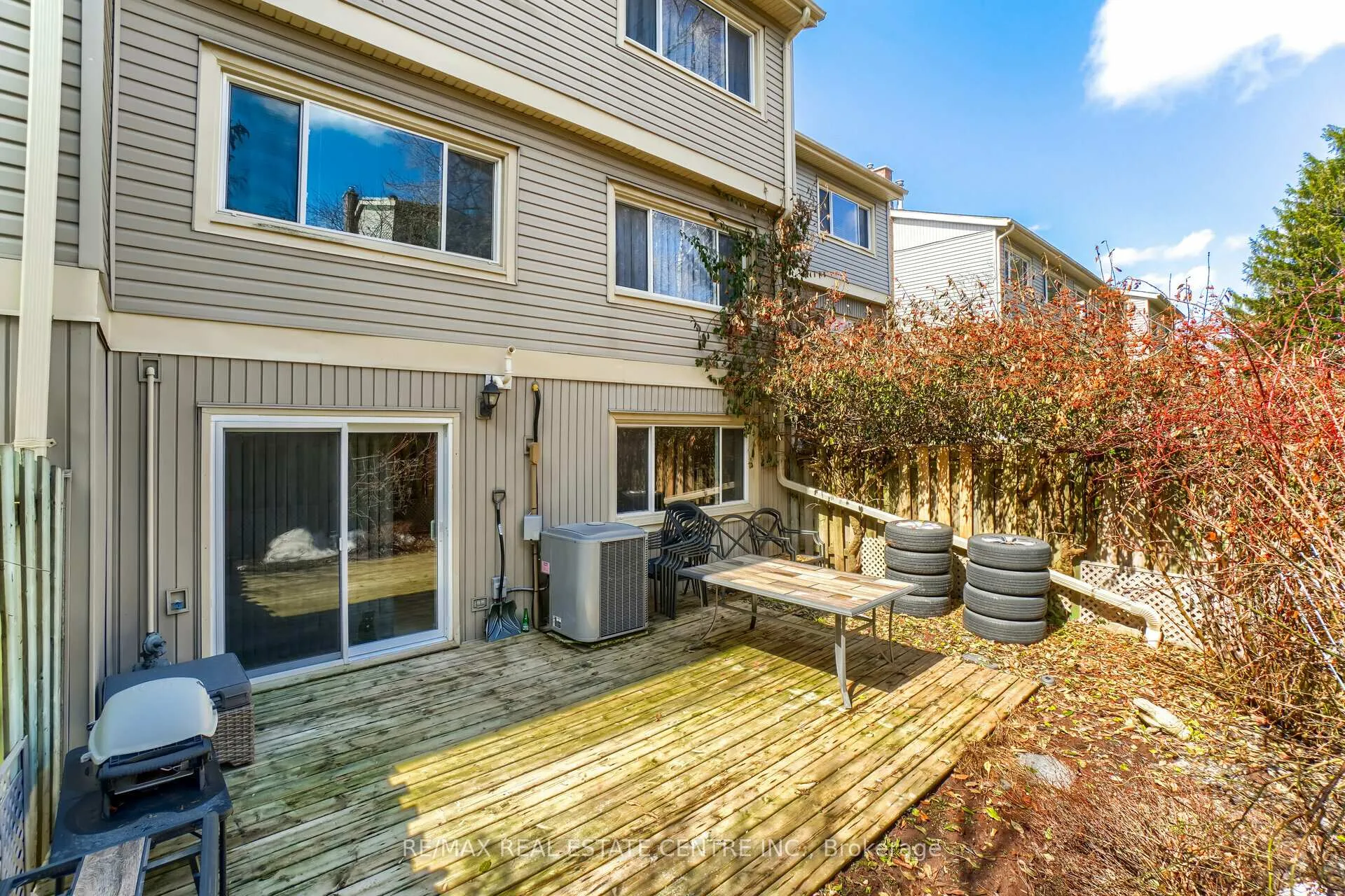 Photo 40 of 30 Green Valley Drive, Kitchener, Pioneer Park — HOMEH