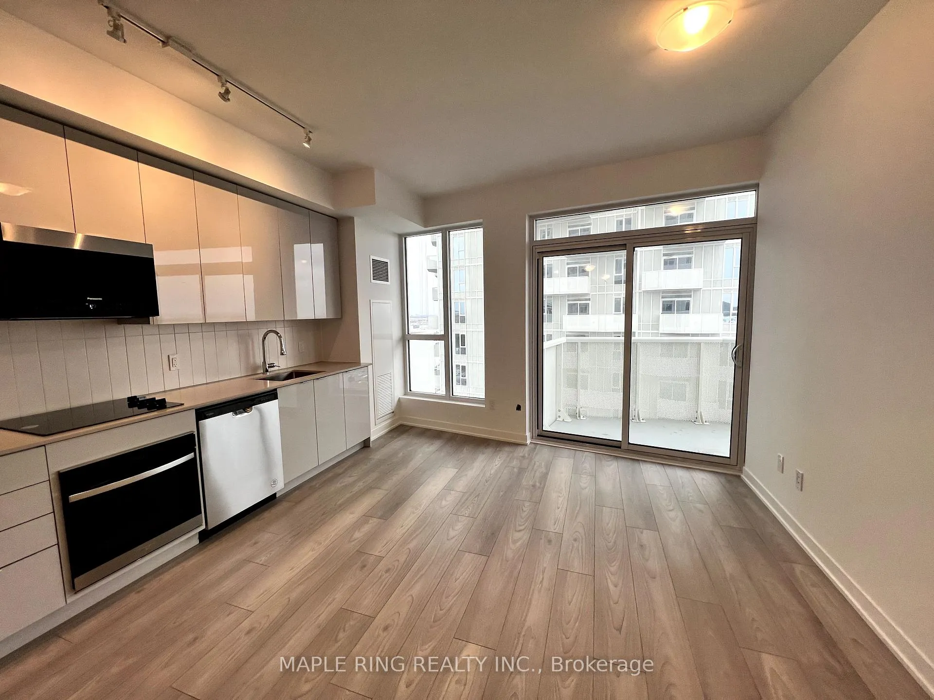 Front of Unit 1423, 498 Caldari Road