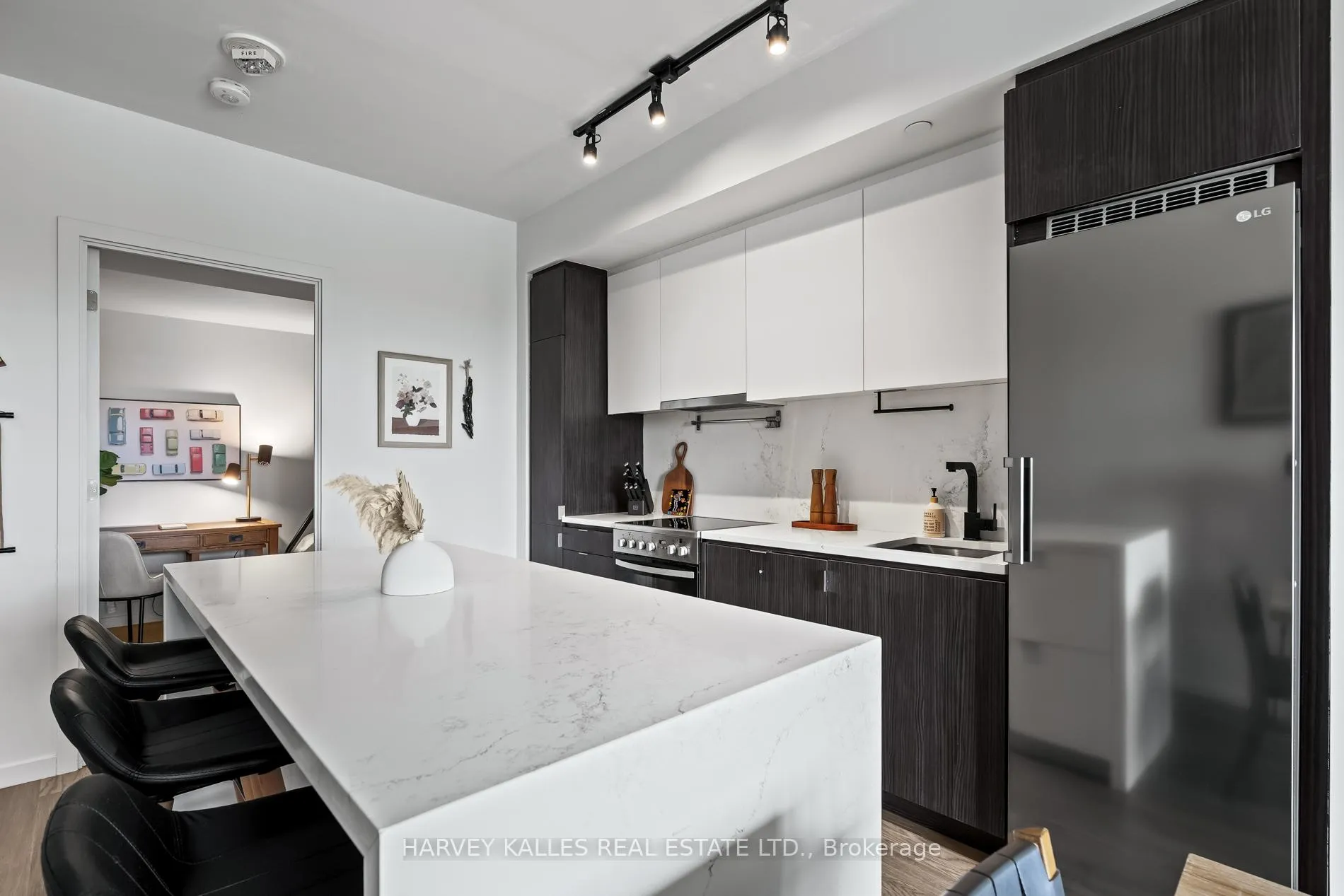 Photo 3 of Unit 604, 7 Smith Crescent, Etobicoke, Stonegate-Queensway — HOMEH