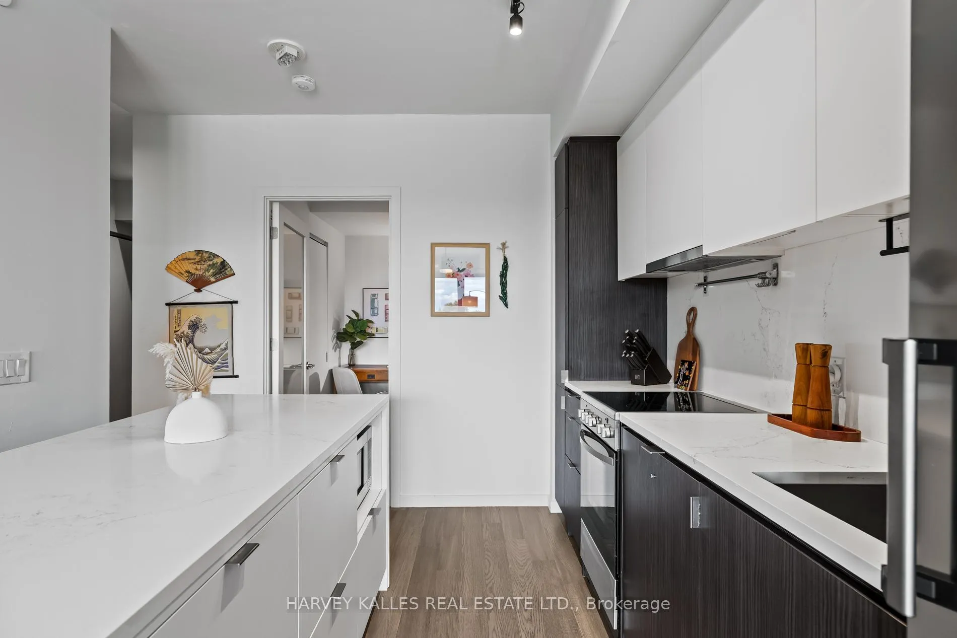 Photo 4 of Unit 604, 7 Smith Crescent, Etobicoke, Stonegate-Queensway — HOMEH